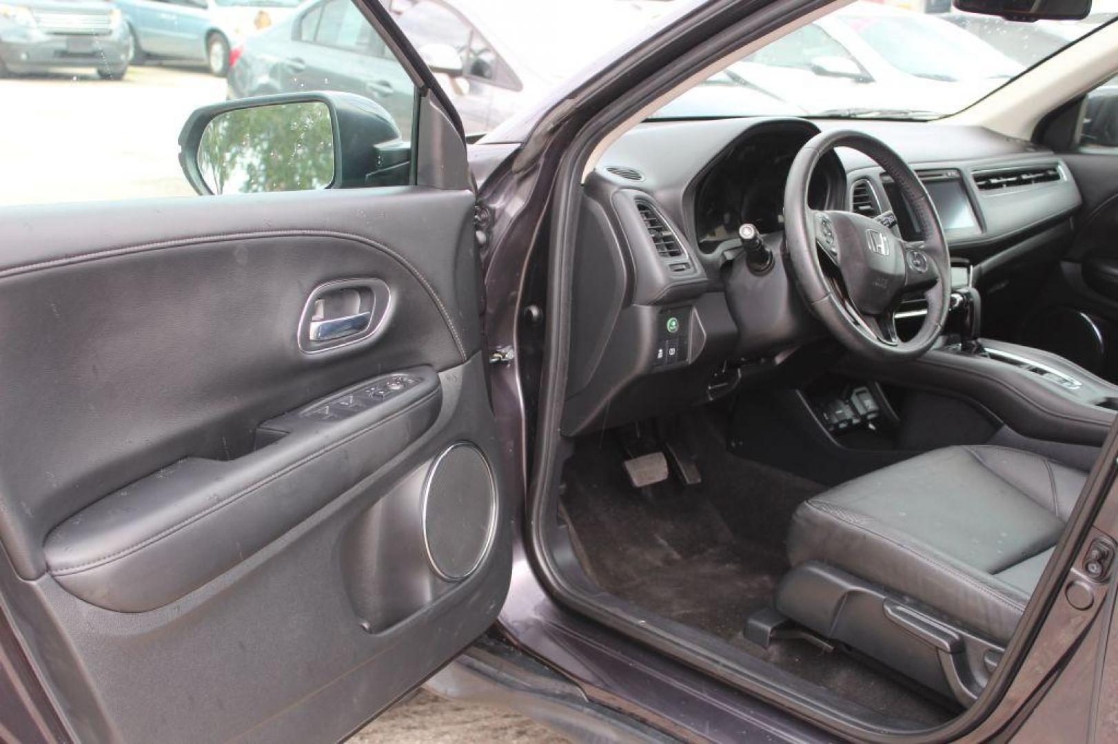 2016 BLACK HONDA HR-V EXL (3CZRU5H7XGM) with an 1.8L engine, Continuously Variable transmission, located at 6921 40th St N, Pinellas Park, FL, 33781, (727) 366-8136, 27.834944, -82.687653 - Photo#9