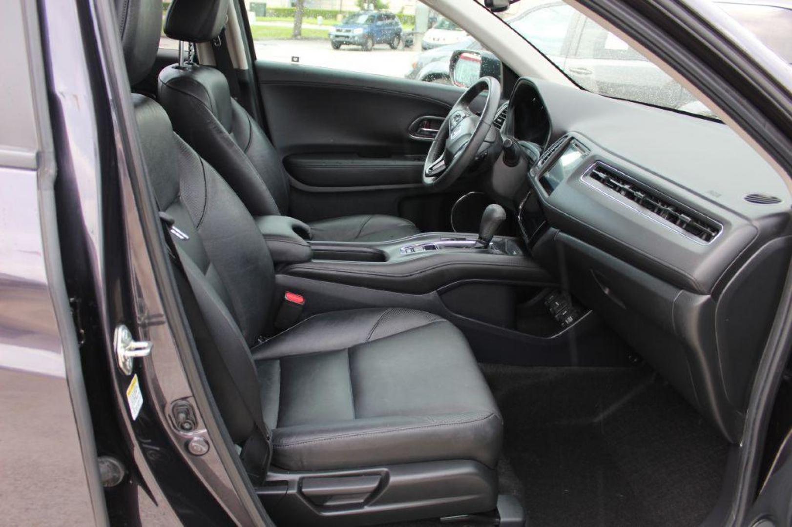 2016 BLACK HONDA HR-V EXL (3CZRU5H7XGM) with an 1.8L engine, Continuously Variable transmission, located at 6921 40th St N, Pinellas Park, FL, 33781, (727) 366-8136, 27.834944, -82.687653 - Photo#20