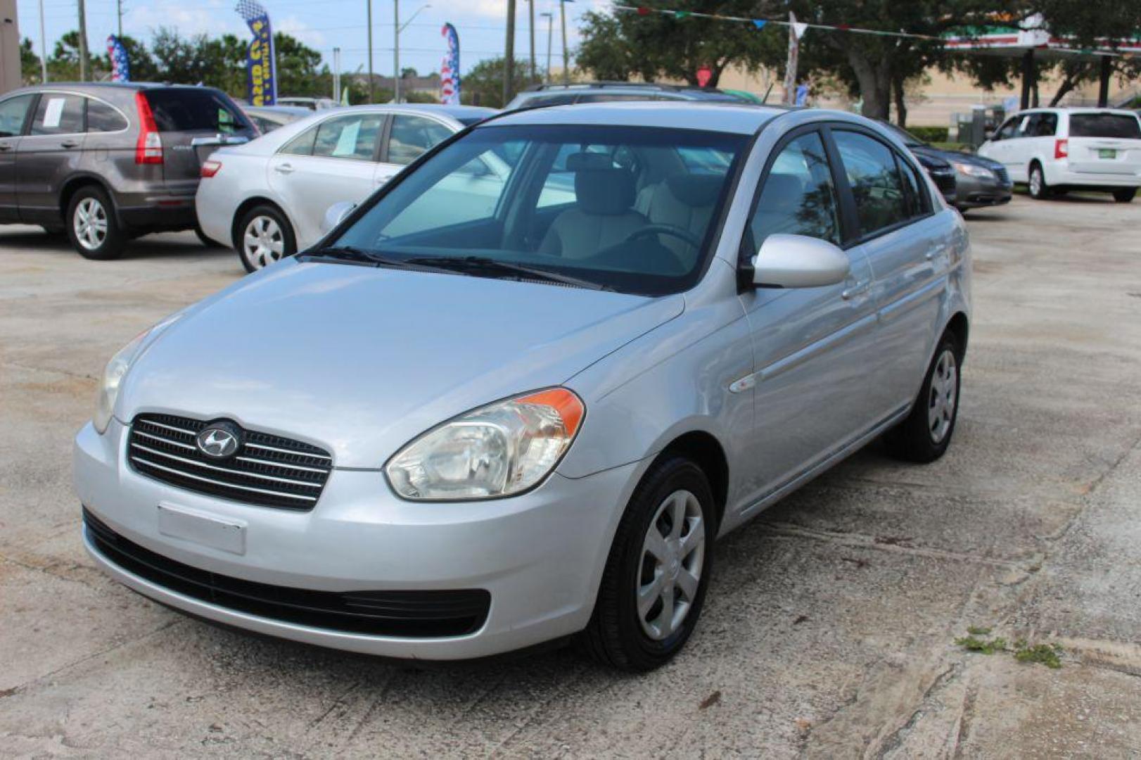 2007 SILVER HYUNDAI ACCENT GLS (KMHCN46C57U) with an 1.6L engine, Automatic transmission, located at 6921 40th St N, Pinellas Park, FL, 33781, (727) 366-8136, 27.834944, -82.687653 - Photo#0