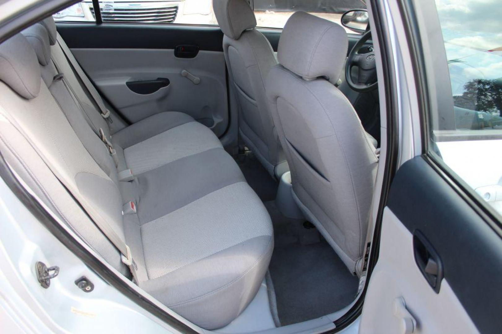 2007 SILVER HYUNDAI ACCENT GLS (KMHCN46C57U) with an 1.6L engine, Automatic transmission, located at 6921 40th St N, Pinellas Park, FL, 33781, (727) 366-8136, 27.834944, -82.687653 - Photo#16