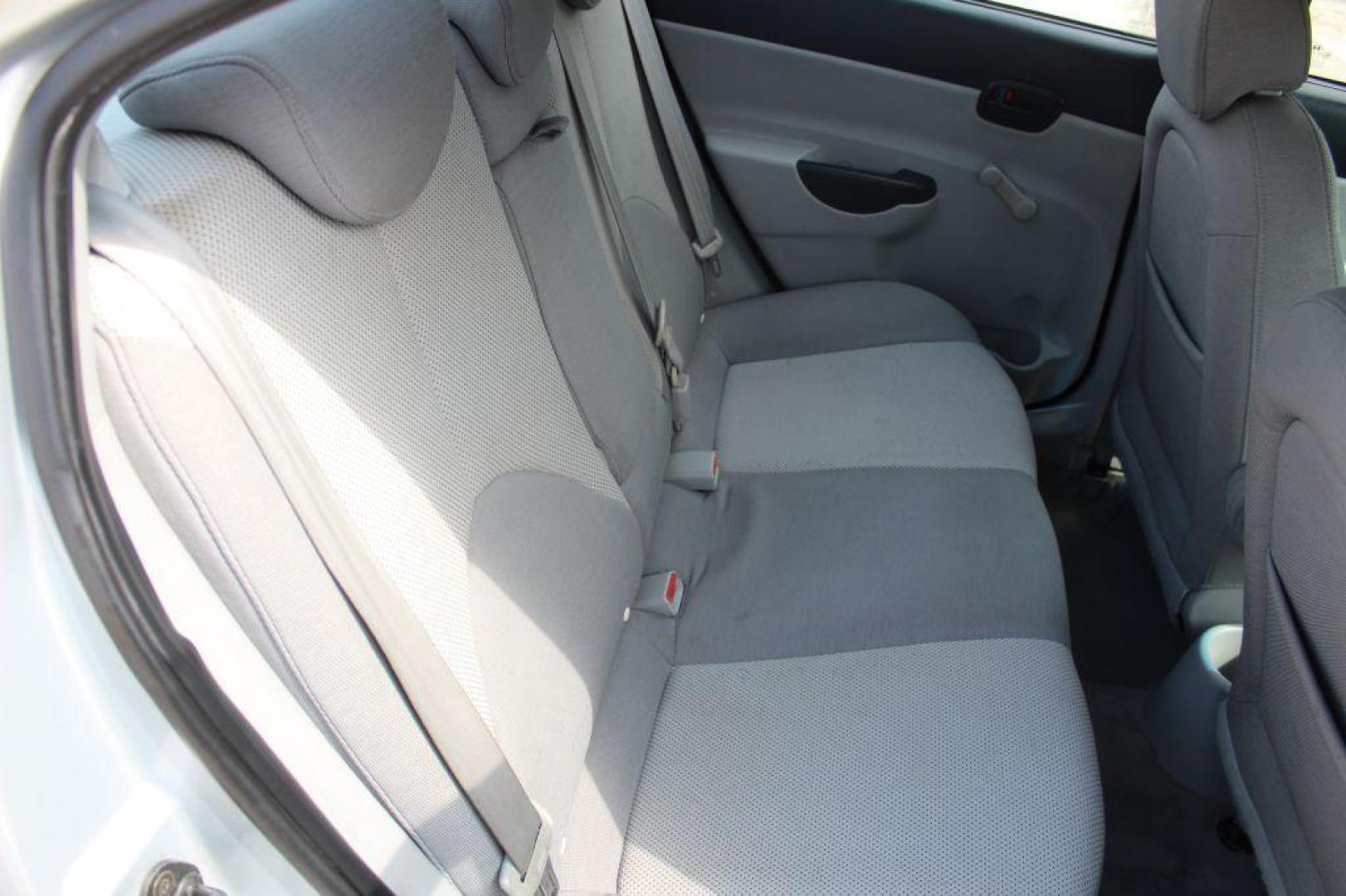2007 SILVER HYUNDAI ACCENT GLS (KMHCN46C57U) with an 1.6L engine, Automatic transmission, located at 6921 40th St N, Pinellas Park, FL, 33781, (727) 366-8136, 27.834944, -82.687653 - Photo#17