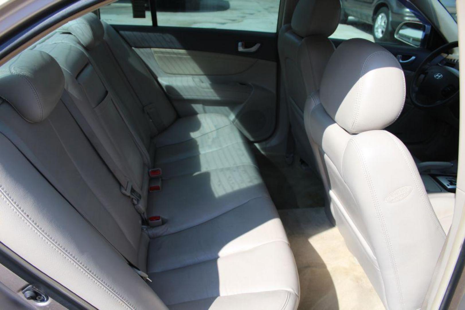 2007 GOLD HYUNDAI SONATA Limited (5NPEU46F47H) with an 3.3L engine, Automatic transmission, located at 6921 40th St N, Pinellas Park, FL, 33781, (727) 366-8136, 27.834944, -82.687653 - Photo#13