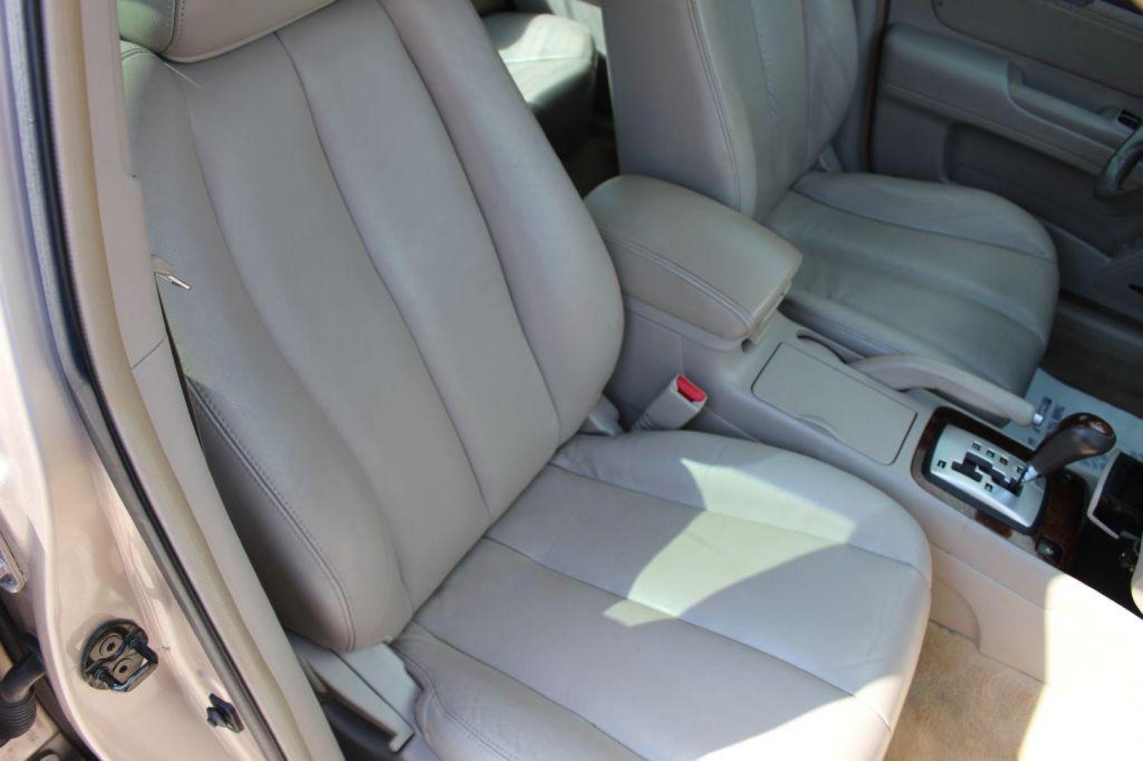 2007 GOLD HYUNDAI SONATA Limited (5NPEU46F47H) with an 3.3L engine, Automatic transmission, located at 6921 40th St N, Pinellas Park, FL, 33781, (727) 366-8136, 27.834944, -82.687653 - Photo#16