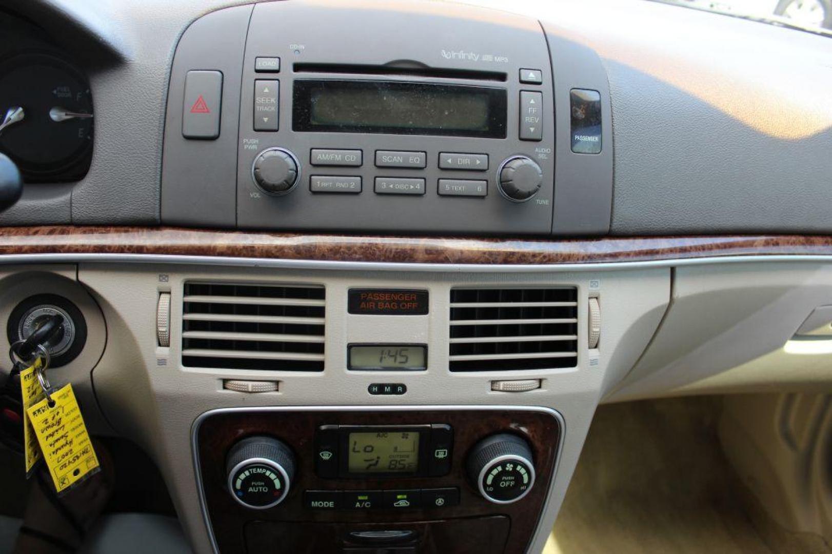 2007 GOLD HYUNDAI SONATA Limited (5NPEU46F47H) with an 3.3L engine, Automatic transmission, located at 6921 40th St N, Pinellas Park, FL, 33781, (727) 366-8136, 27.834944, -82.687653 - Photo#25