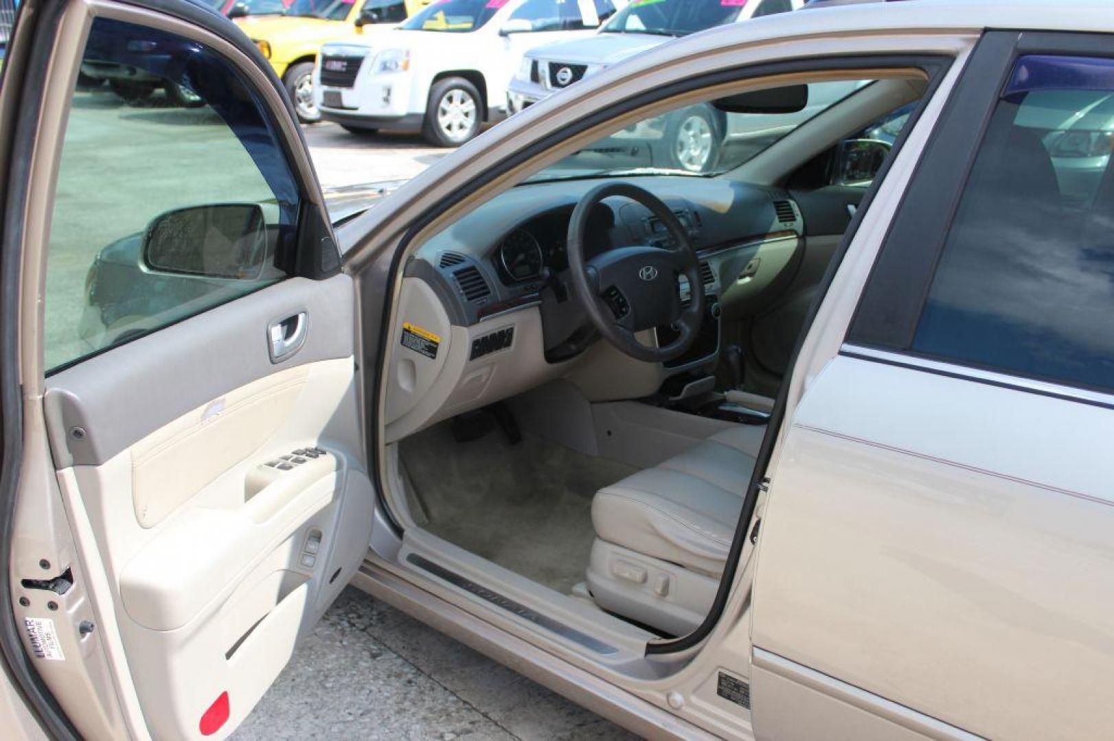 2007 GOLD HYUNDAI SONATA Limited (5NPEU46F47H) with an 3.3L engine, Automatic transmission, located at 6921 40th St N, Pinellas Park, FL, 33781, (727) 366-8136, 27.834944, -82.687653 - Photo#8
