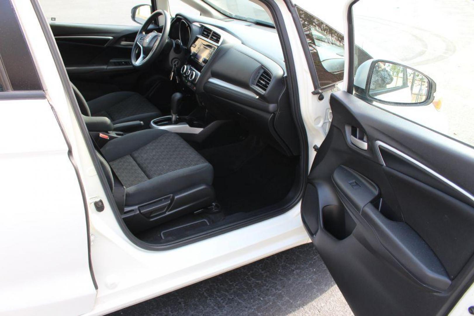 2017 WHITE HONDA FIT LX (JHMGK5H5XHS) with an 1.5L engine, Continuously Variable transmission, located at 6921 40th St N, Pinellas Park, FL, 33781, (727) 366-8136, 27.834944, -82.687653 - Photo#19