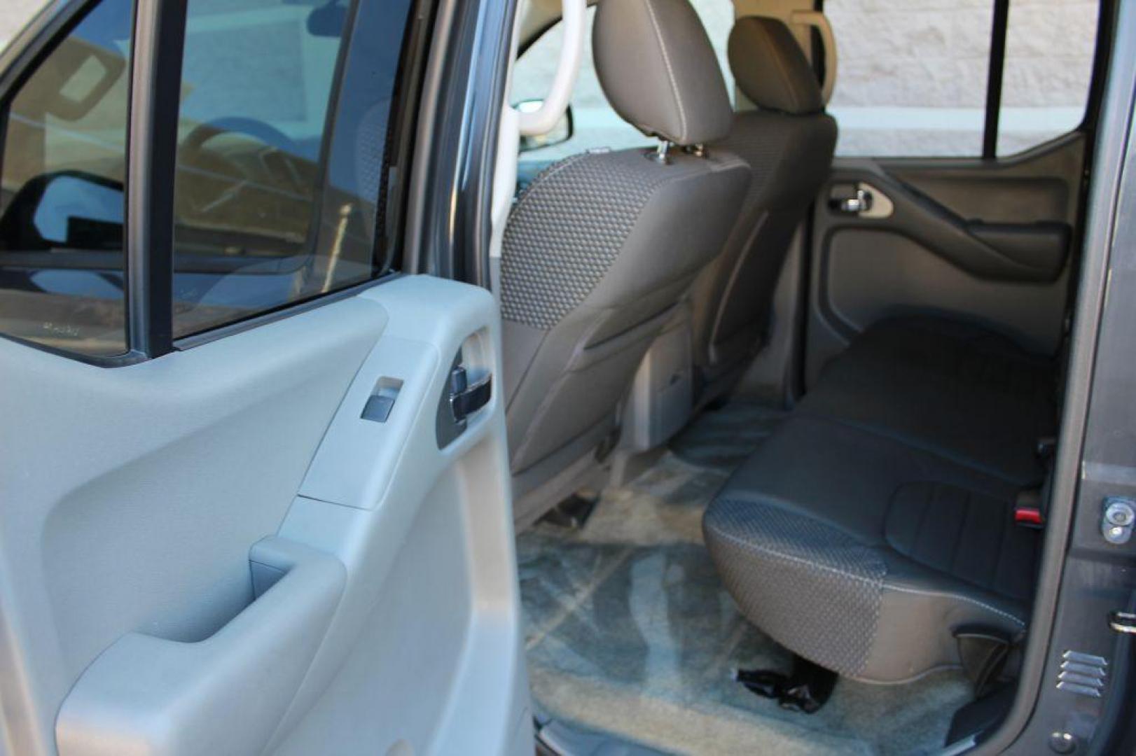 2015 GREY NISSAN FRONTIER Desert Runner (1N6AD0ER0FN) with an 4.0L engine, Automatic transmission, located at 6921 40th St N, Pinellas Park, FL, 33781, (727) 366-8136, 27.834944, -82.687653 - Photo#13