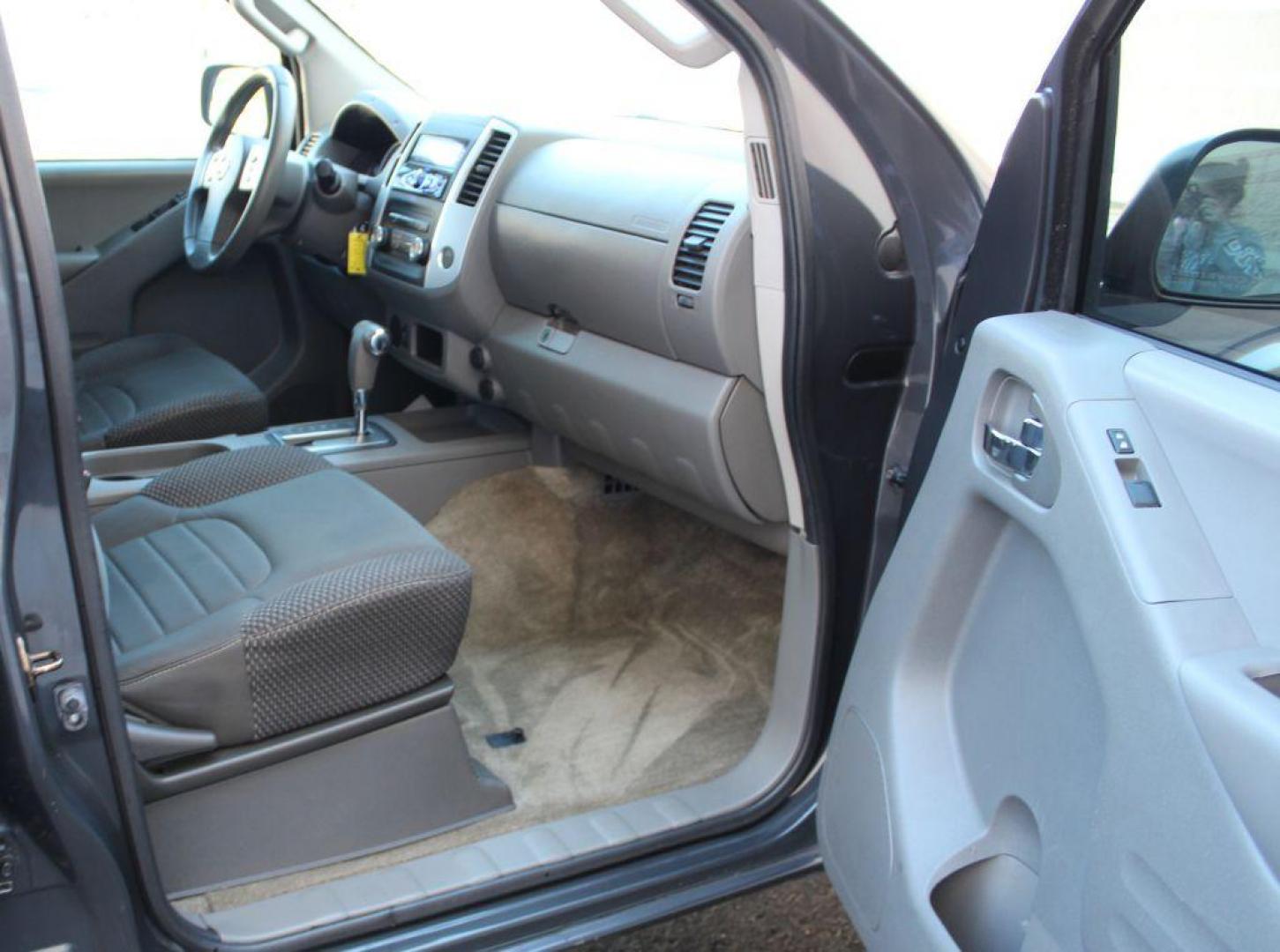 2015 GREY NISSAN FRONTIER Desert Runner (1N6AD0ER0FN) with an 4.0L engine, Automatic transmission, located at 6921 40th St N, Pinellas Park, FL, 33781, (727) 366-8136, 27.834944, -82.687653 - Photo#20