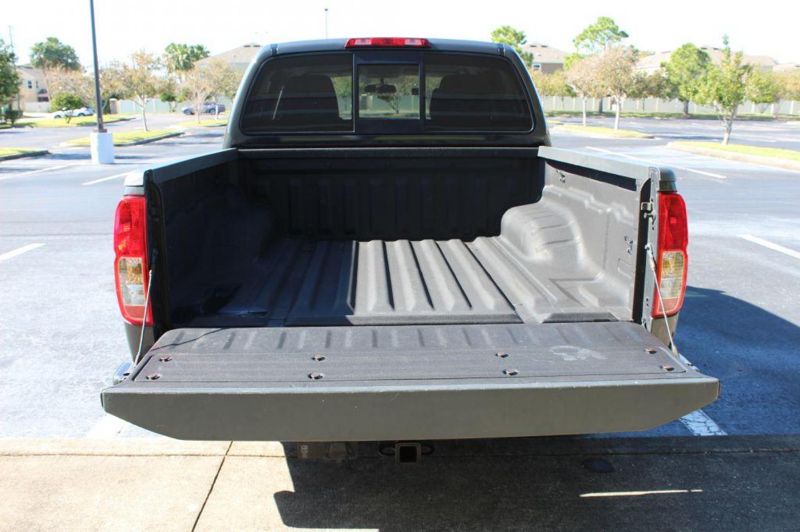 2015 GREY NISSAN FRONTIER Desert Runner (1N6AD0ER0FN) with an 4.0L engine, Automatic transmission, located at 6921 40th St N, Pinellas Park, FL, 33781, (727) 366-8136, 27.834944, -82.687653 - Photo#8