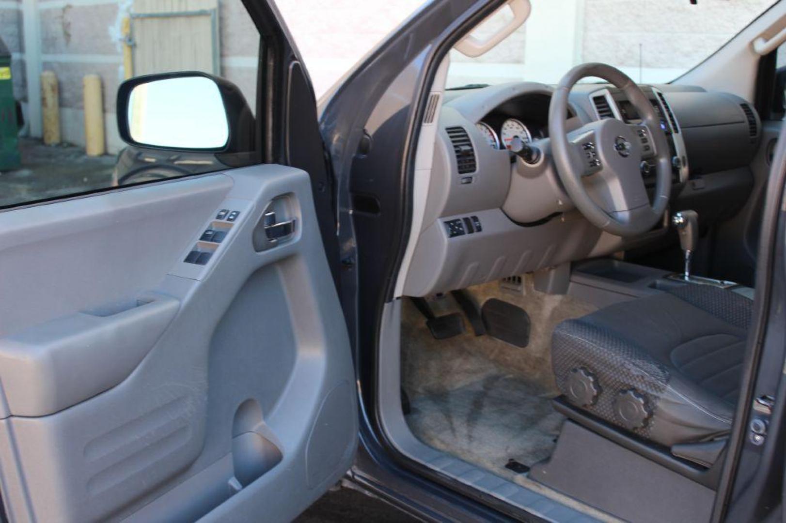 2015 GREY NISSAN FRONTIER Desert Runner (1N6AD0ER0FN) with an 4.0L engine, Automatic transmission, located at 6921 40th St N, Pinellas Park, FL, 33781, (727) 366-8136, 27.834944, -82.687653 - Photo#10