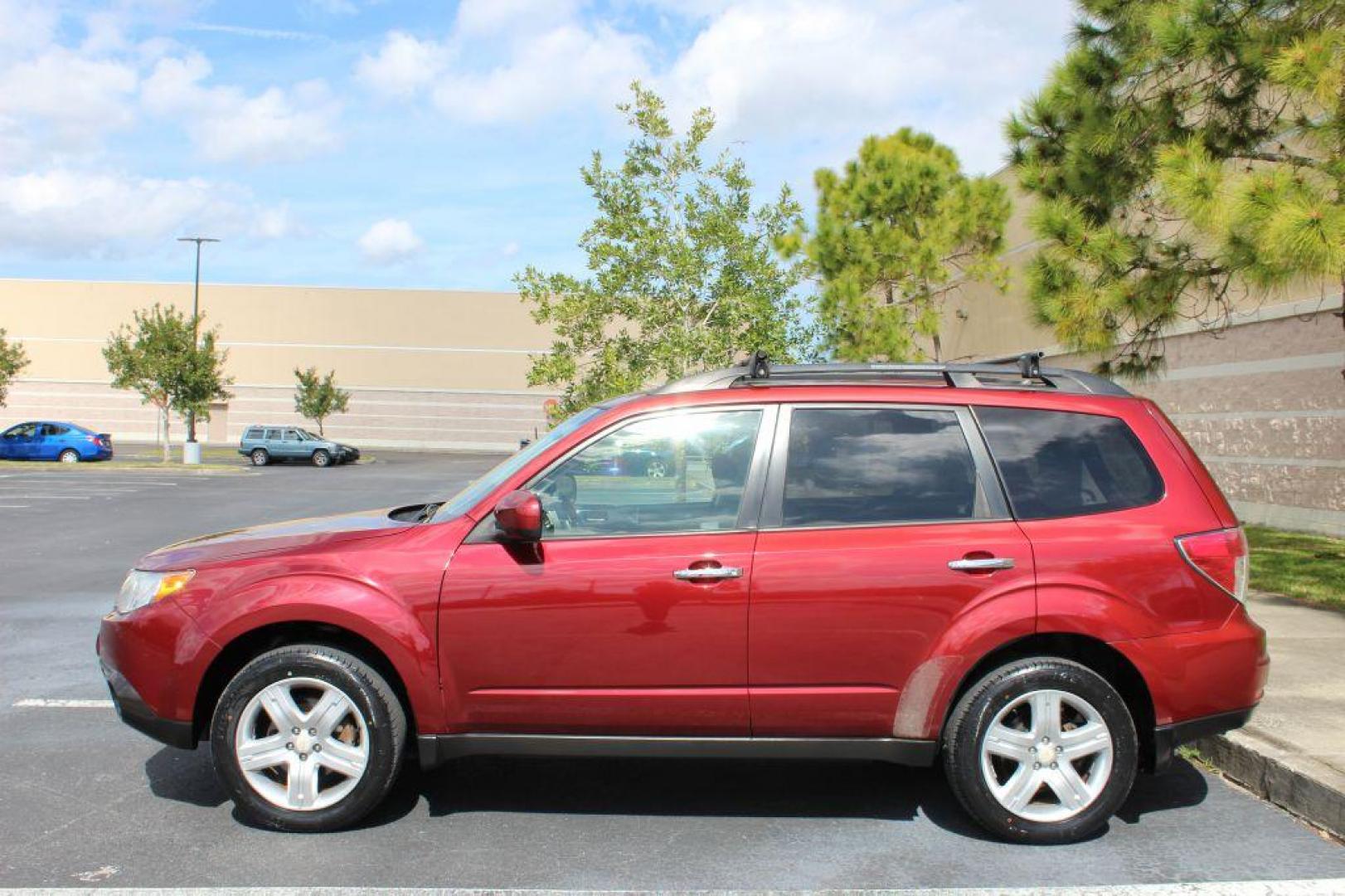 2009 RED SUBARU FORESTER 2.5X PREMIUM (JF2SH63609H) with an 2.5L engine, Automatic transmission, located at 6921 40th St N, Pinellas Park, FL, 33781, (727) 366-8136, 27.834944, -82.687653 - Photo#1