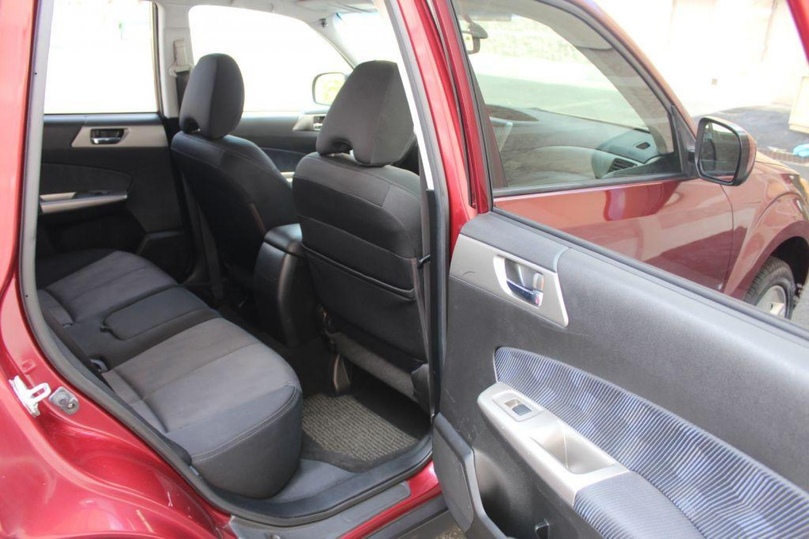 2009 RED SUBARU FORESTER 2.5X PREMIUM (JF2SH63609H) with an 2.5L engine, Automatic transmission, located at 6921 40th St N, Pinellas Park, FL, 33781, (727) 366-8136, 27.834944, -82.687653 - Photo#20