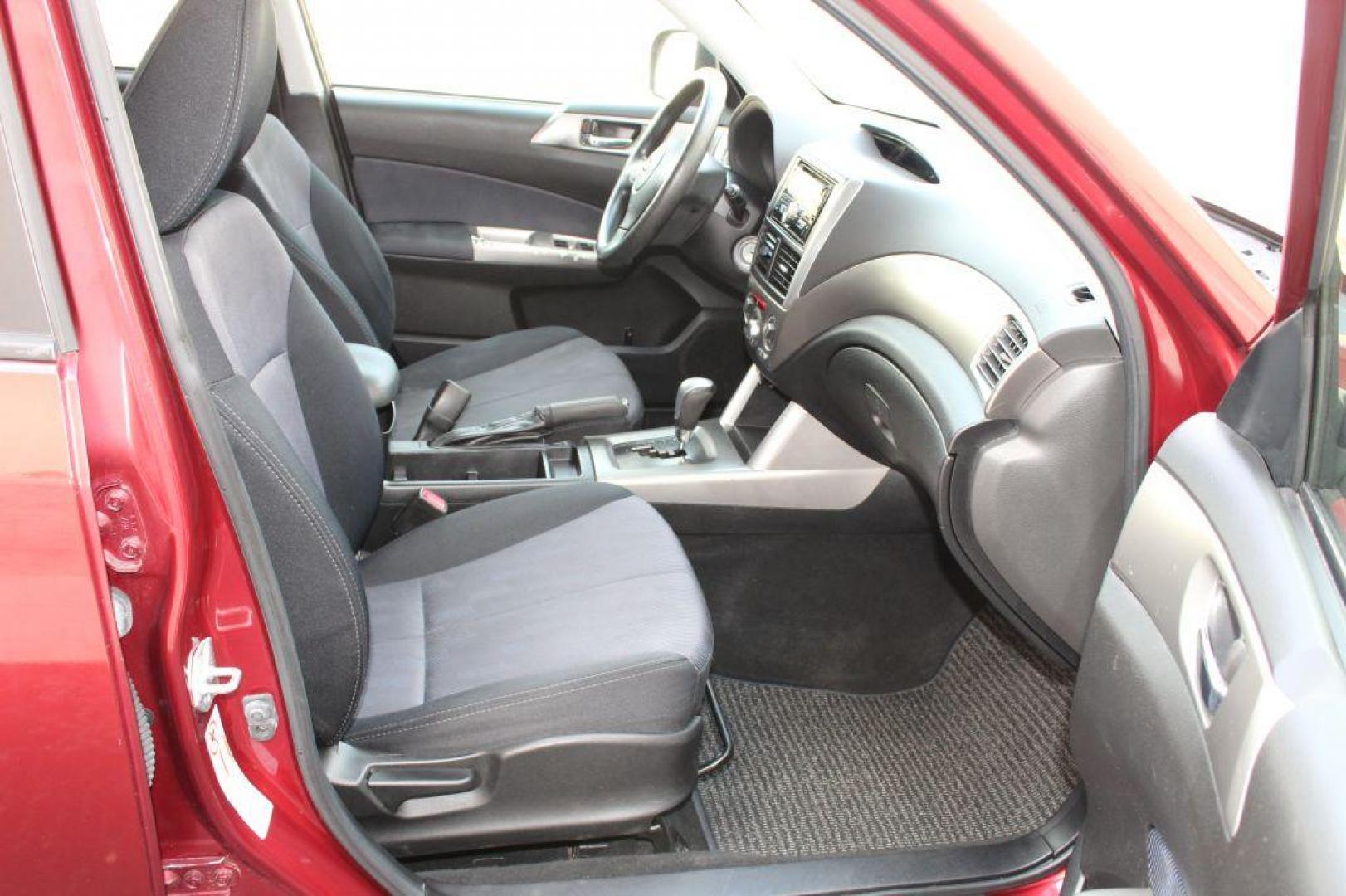 2009 RED SUBARU FORESTER 2.5X PREMIUM (JF2SH63609H) with an 2.5L engine, Automatic transmission, located at 6921 40th St N, Pinellas Park, FL, 33781, (727) 366-8136, 27.834944, -82.687653 - Photo#25