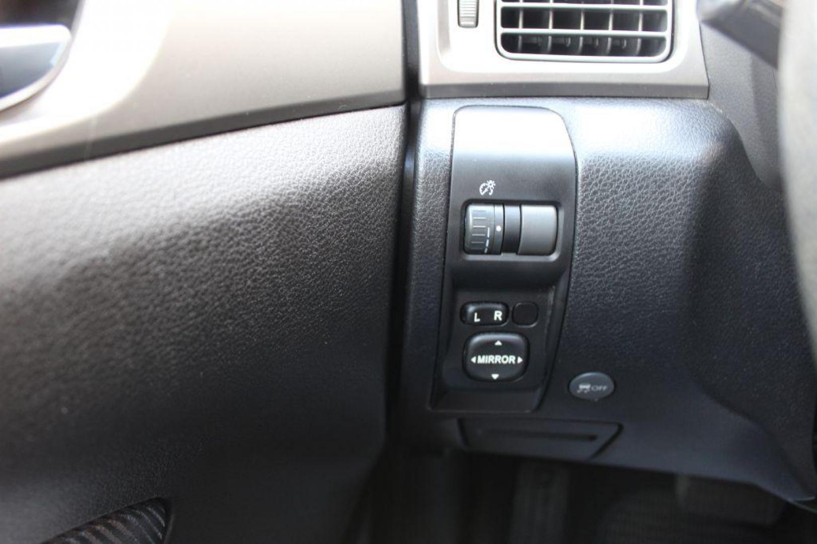 2009 RED SUBARU FORESTER 2.5X PREMIUM (JF2SH63609H) with an 2.5L engine, Automatic transmission, located at 6921 40th St N, Pinellas Park, FL, 33781, (727) 366-8136, 27.834944, -82.687653 - Photo#28
