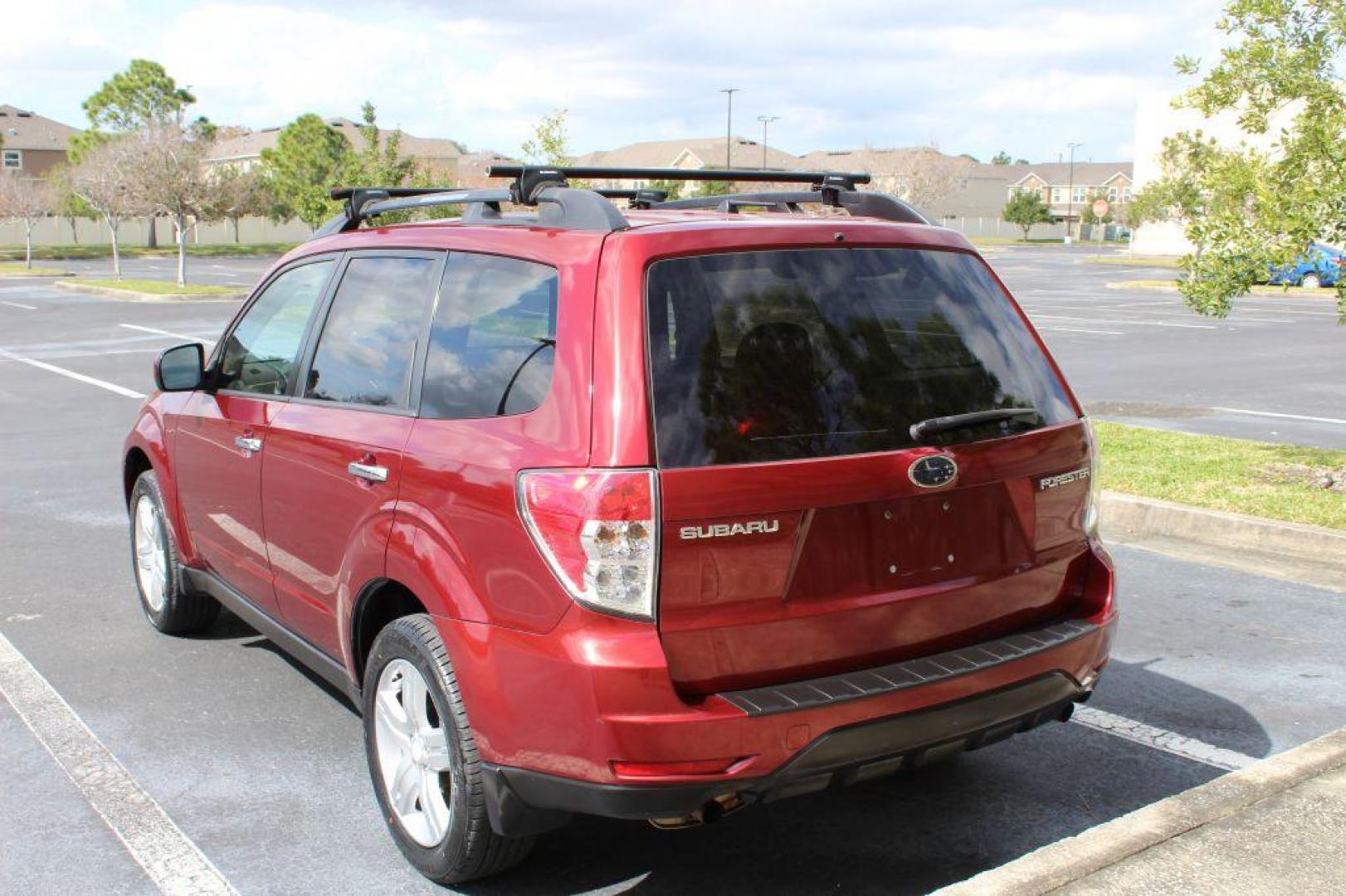 2009 RED SUBARU FORESTER 2.5X PREMIUM (JF2SH63609H) with an 2.5L engine, Automatic transmission, located at 6921 40th St N, Pinellas Park, FL, 33781, (727) 366-8136, 27.834944, -82.687653 - Photo#2