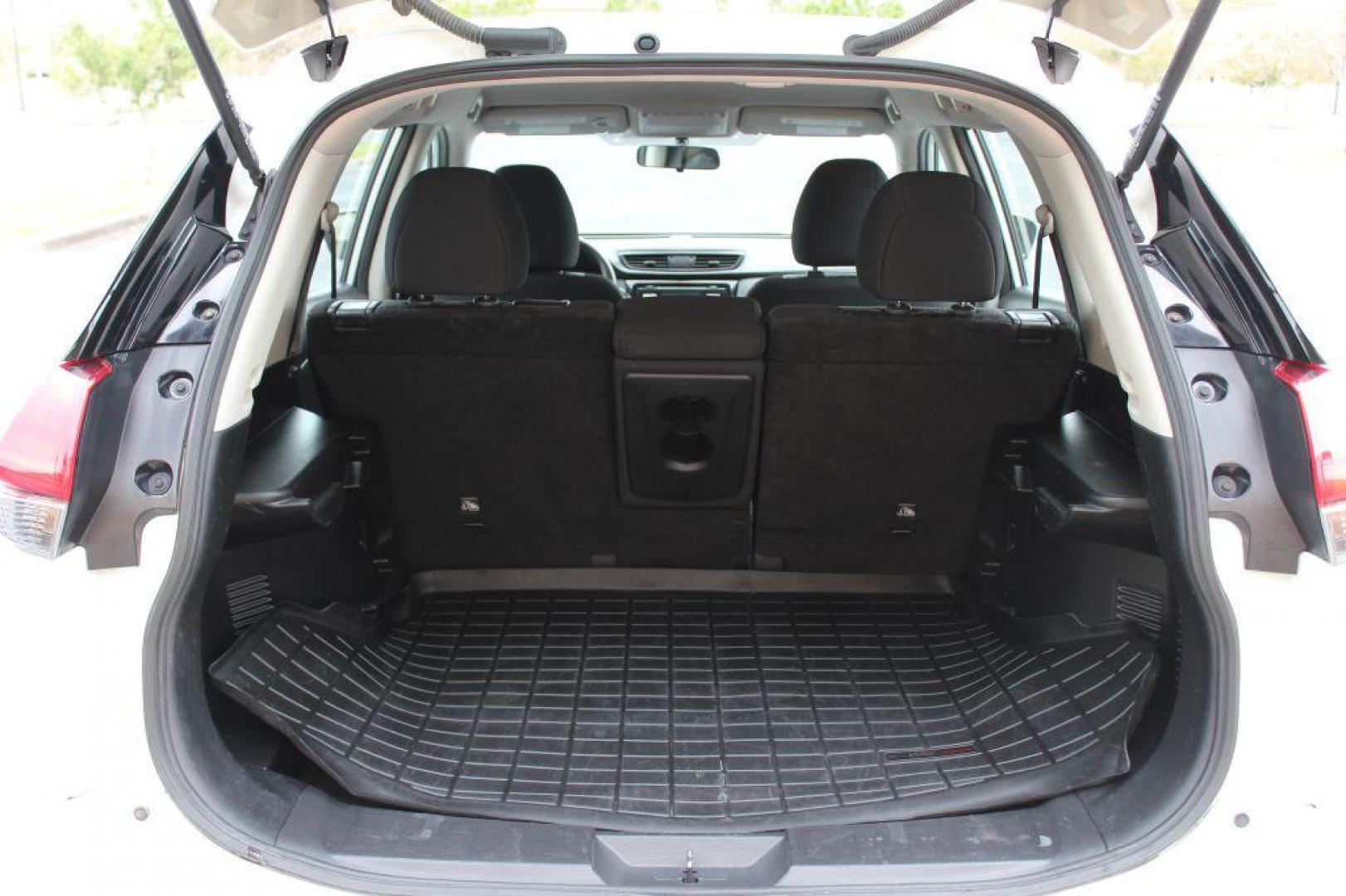 2017 WHITE NISSAN ROGUE S (KNMAT2MV1HP) with an 2.5L engine, Continuously Variable transmission, located at 6921 40th St N, Pinellas Park, FL, 33781, (727) 366-8136, 27.834944, -82.687653 - Photo#4