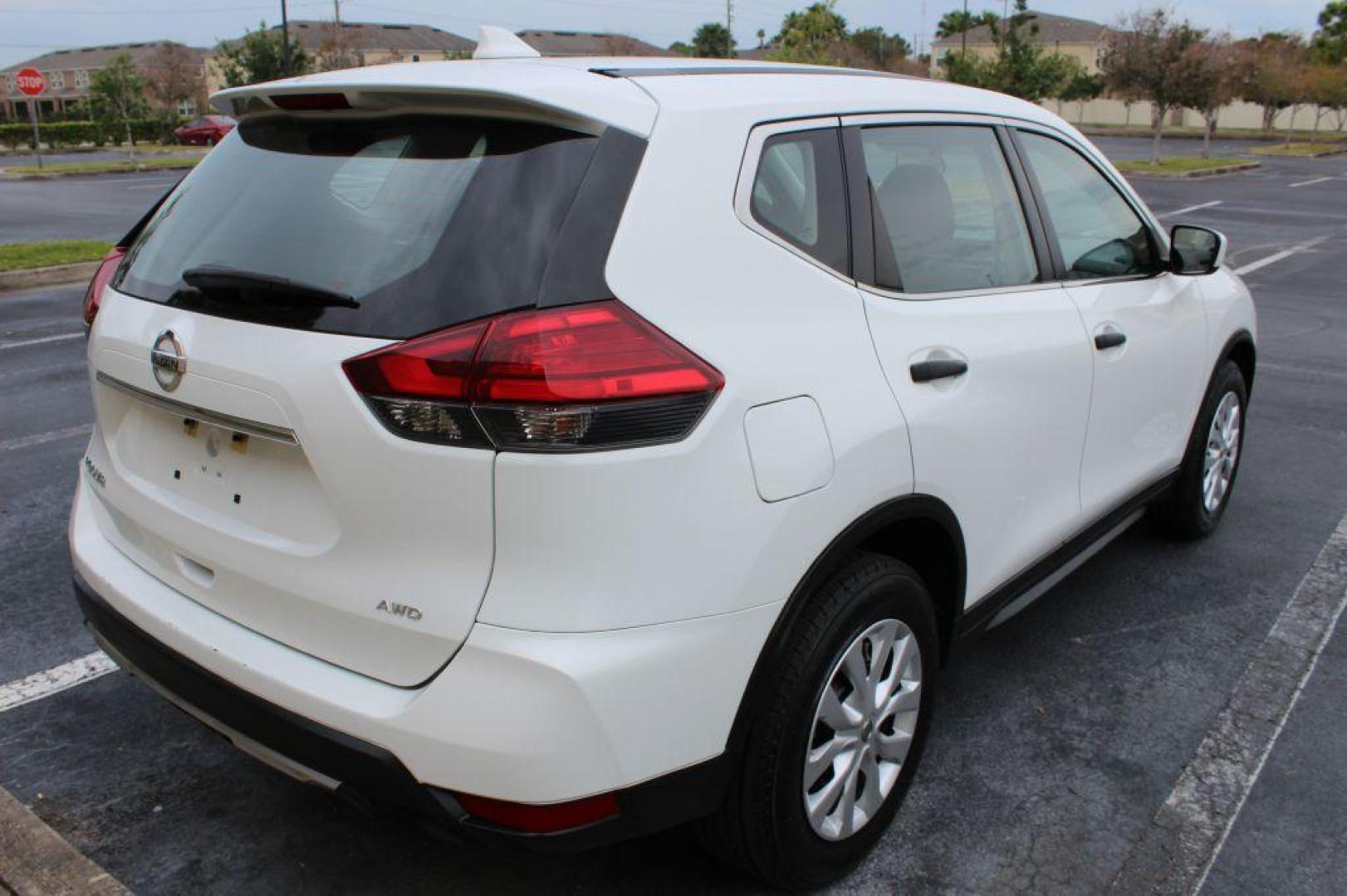 2017 WHITE NISSAN ROGUE S (KNMAT2MV1HP) with an 2.5L engine, Continuously Variable transmission, located at 6921 40th St N, Pinellas Park, FL, 33781, (727) 366-8136, 27.834944, -82.687653 - Photo#5