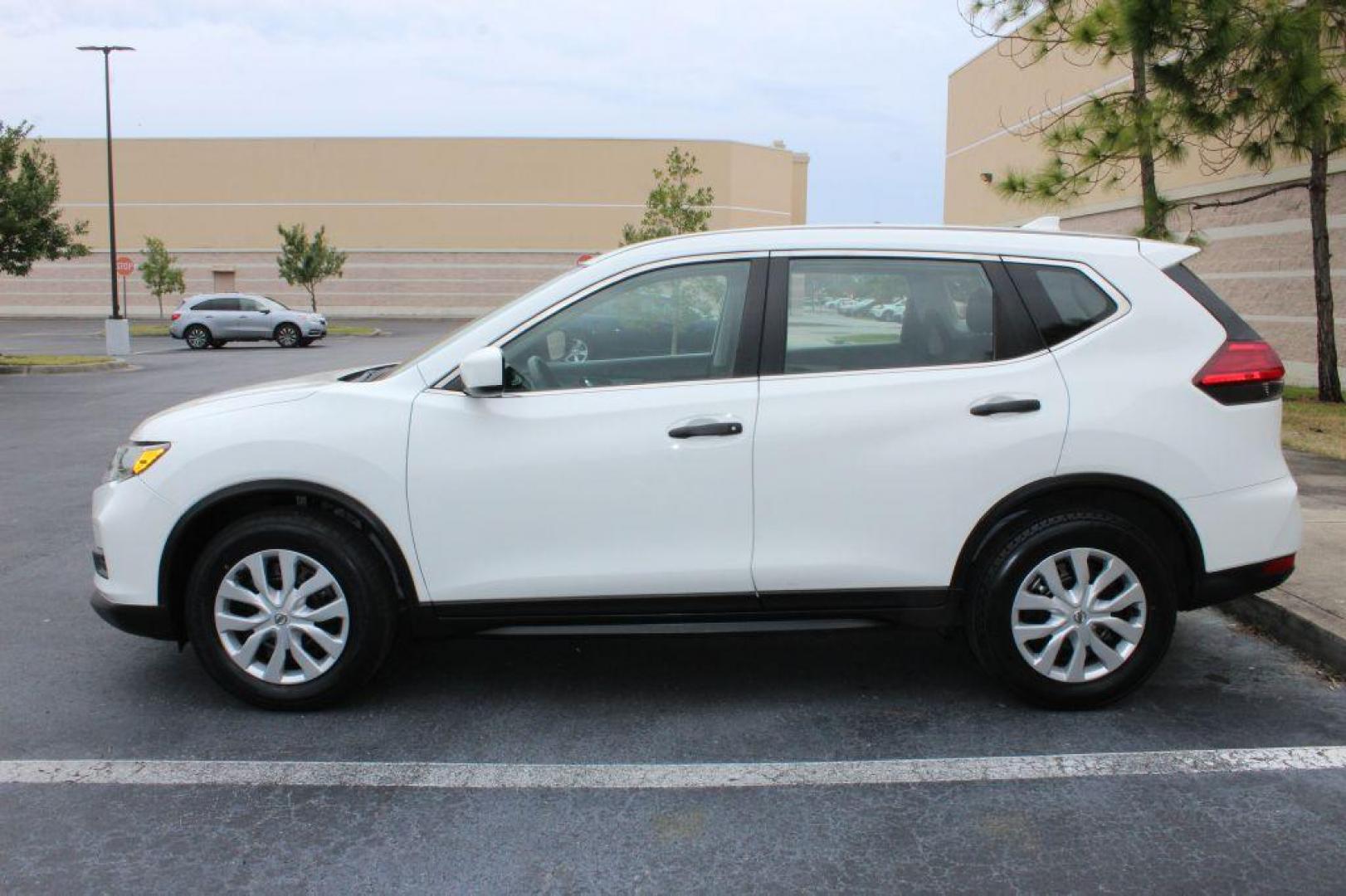 2017 WHITE NISSAN ROGUE S (KNMAT2MV1HP) with an 2.5L engine, Continuously Variable transmission, located at 6921 40th St N, Pinellas Park, FL, 33781, (727) 366-8136, 27.834944, -82.687653 - Photo#1