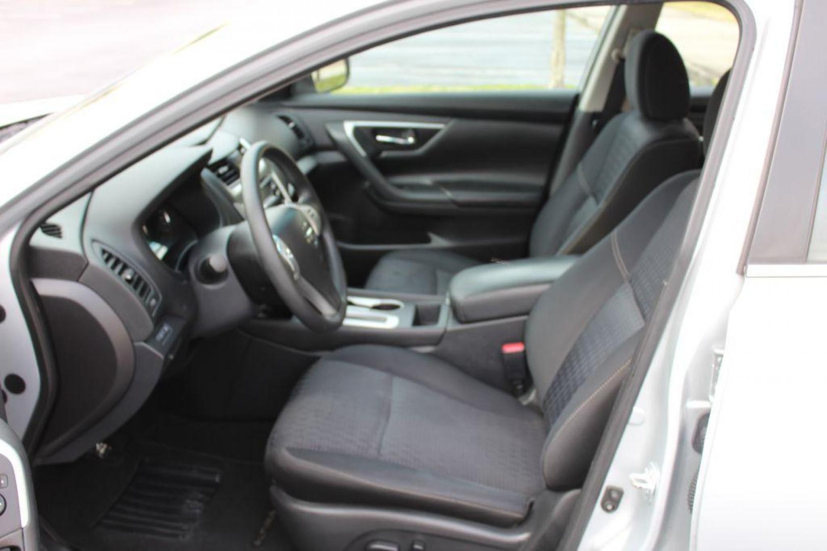 2017 SILVER NISSAN ALTIMA 2.5 (1N4AL3AP8HN) with an 2.5L engine, Continuously Variable transmission, located at 6921 40th St N, Pinellas Park, FL, 33781, (727) 366-8136, 27.834944, -82.687653 - Photo#9