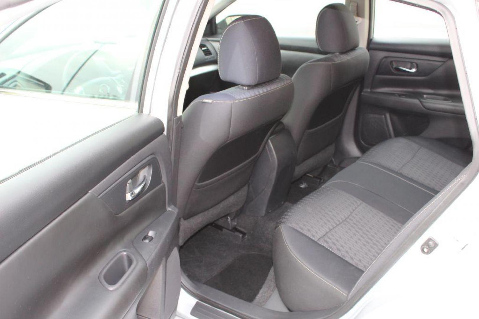 2017 SILVER NISSAN ALTIMA 2.5 (1N4AL3AP8HN) with an 2.5L engine, Continuously Variable transmission, located at 6921 40th St N, Pinellas Park, FL, 33781, (727) 366-8136, 27.834944, -82.687653 - Photo#12