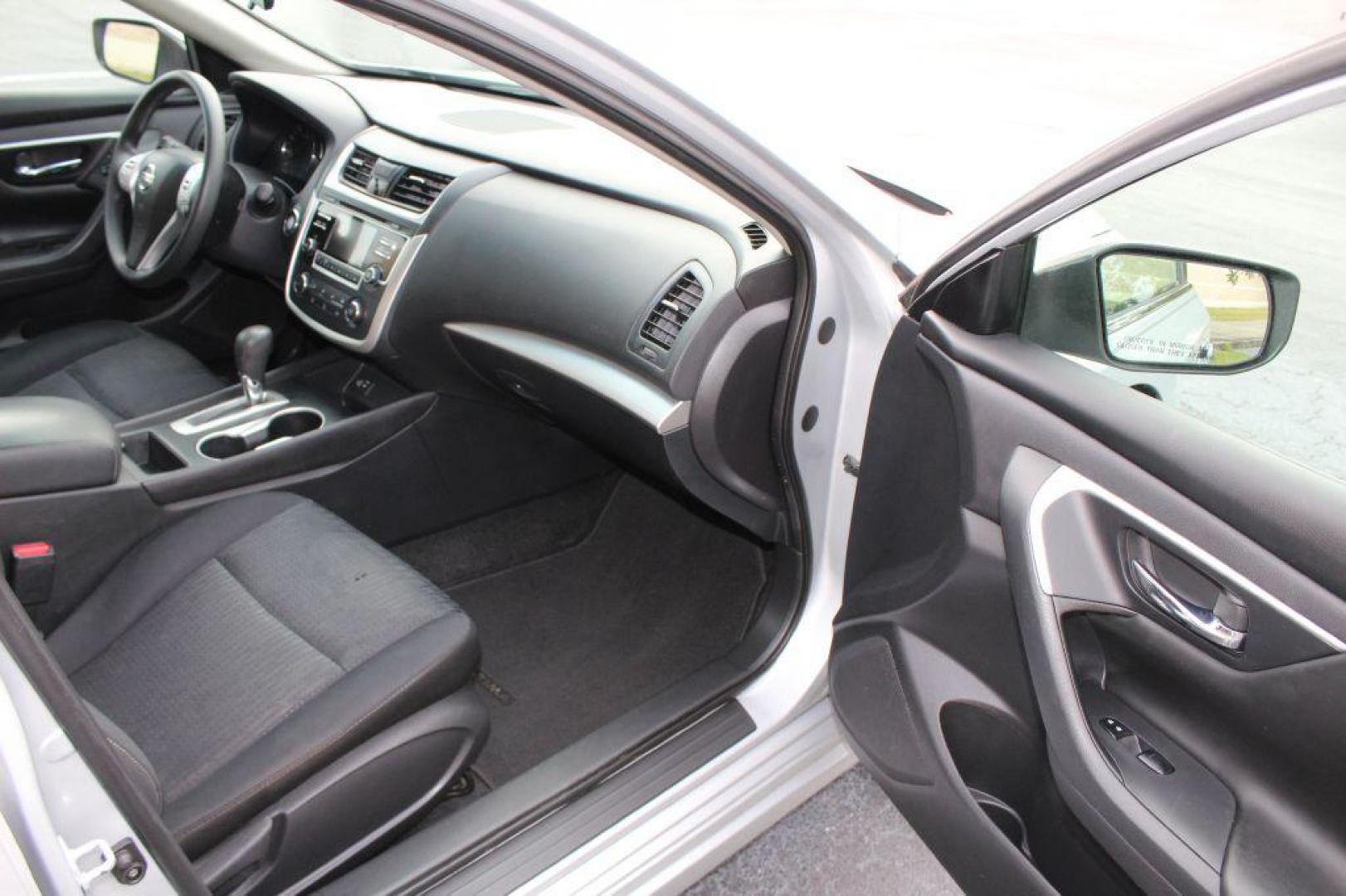 2017 SILVER NISSAN ALTIMA 2.5 (1N4AL3AP8HN) with an 2.5L engine, Continuously Variable transmission, located at 6921 40th St N, Pinellas Park, FL, 33781, (727) 366-8136, 27.834944, -82.687653 - Photo#19