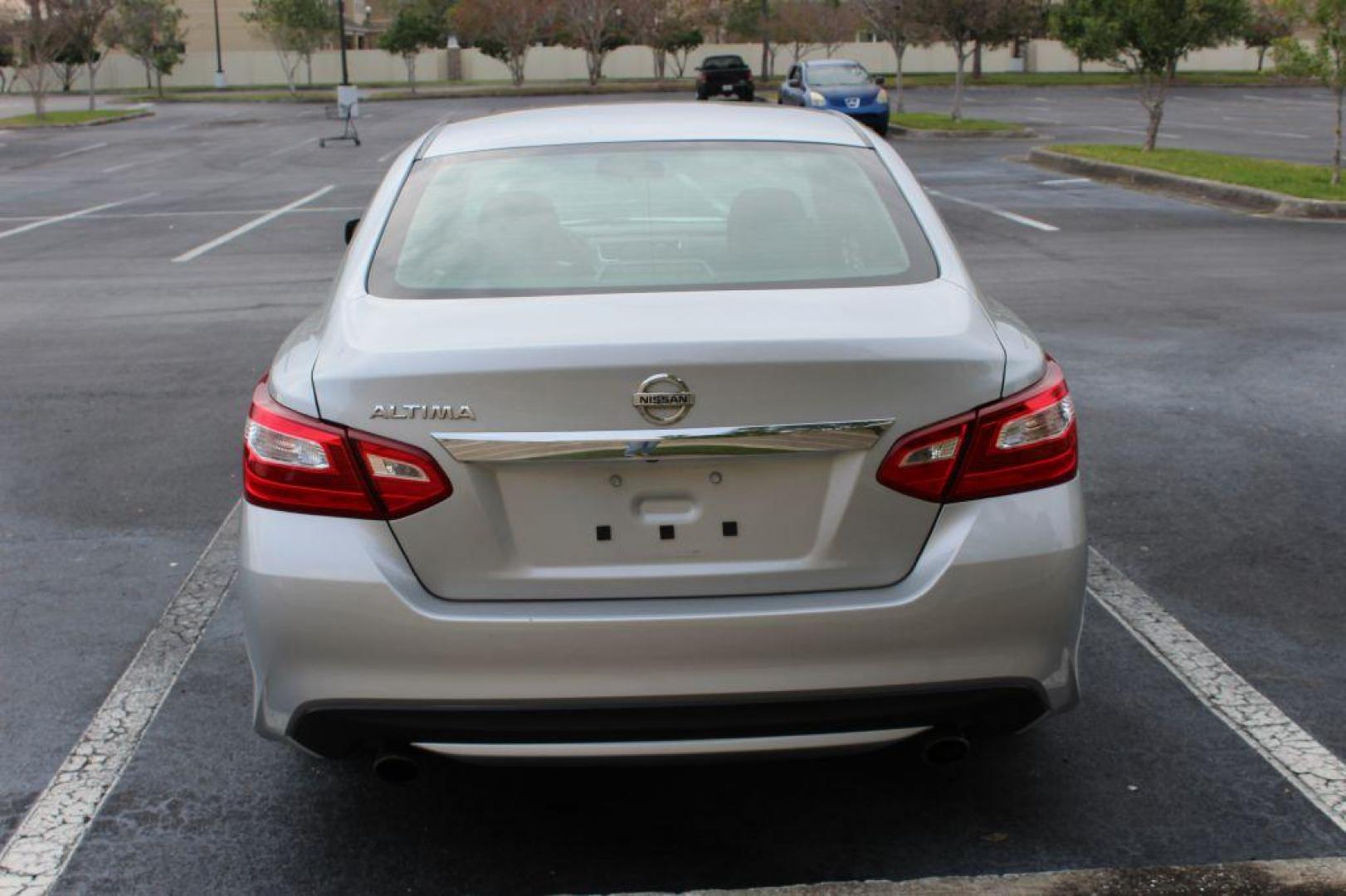 2017 SILVER NISSAN ALTIMA 2.5 (1N4AL3AP8HN) with an 2.5L engine, Continuously Variable transmission, located at 6921 40th St N, Pinellas Park, FL, 33781, (727) 366-8136, 27.834944, -82.687653 - Photo#3