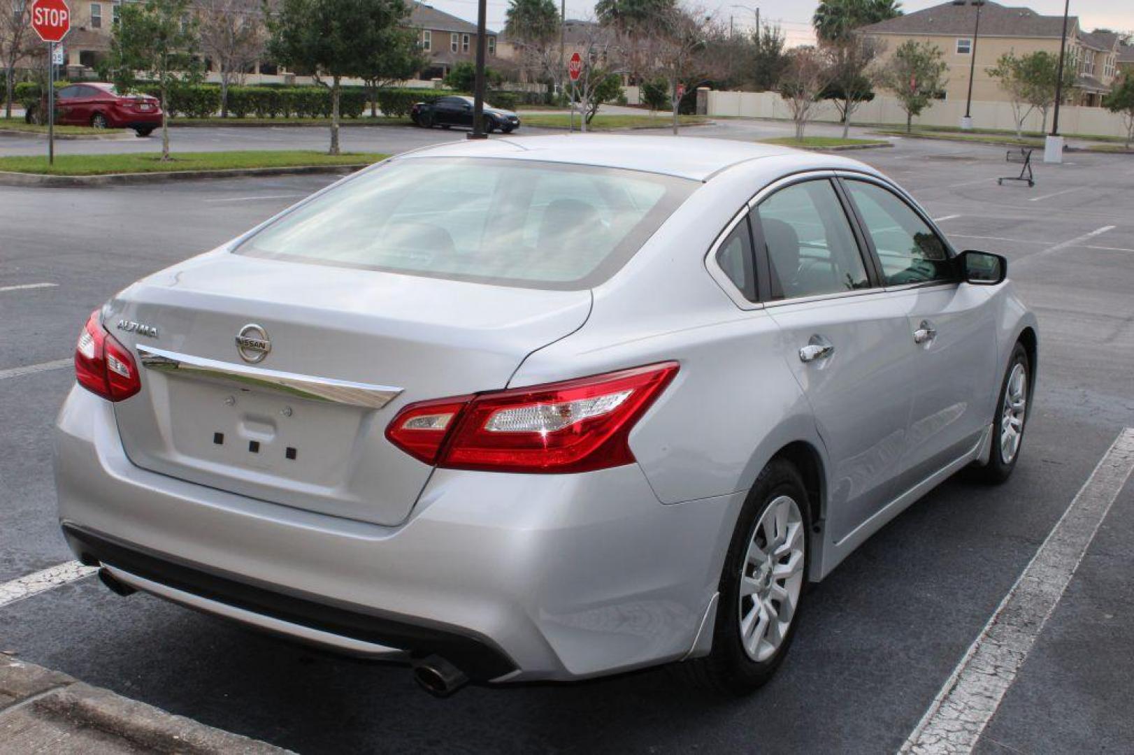 2017 SILVER NISSAN ALTIMA 2.5 (1N4AL3AP8HN) with an 2.5L engine, Continuously Variable transmission, located at 6921 40th St N, Pinellas Park, FL, 33781, (727) 366-8136, 27.834944, -82.687653 - Photo#4