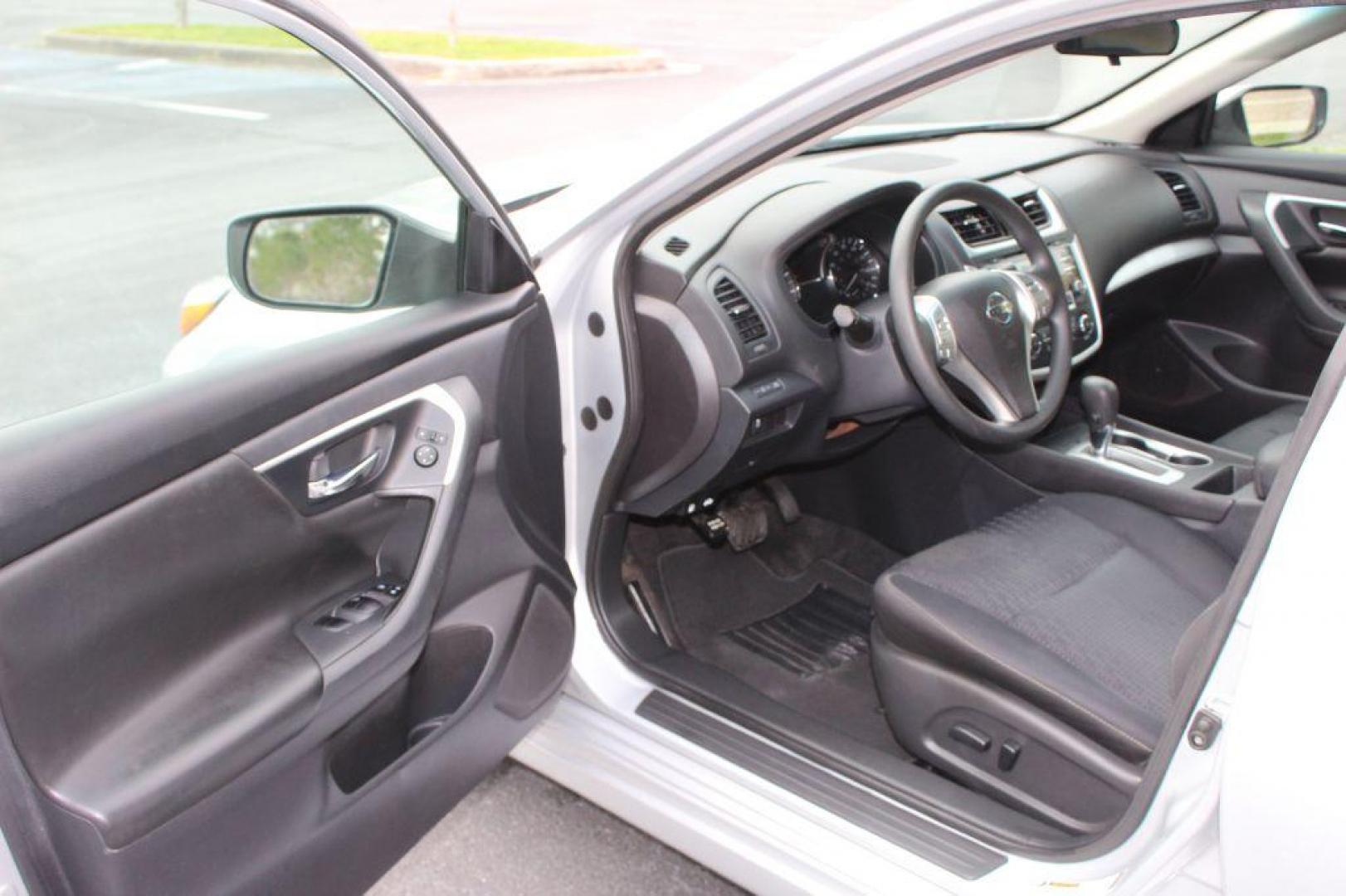 2017 SILVER NISSAN ALTIMA 2.5 (1N4AL3AP8HN) with an 2.5L engine, Continuously Variable transmission, located at 6921 40th St N, Pinellas Park, FL, 33781, (727) 366-8136, 27.834944, -82.687653 - Photo#8