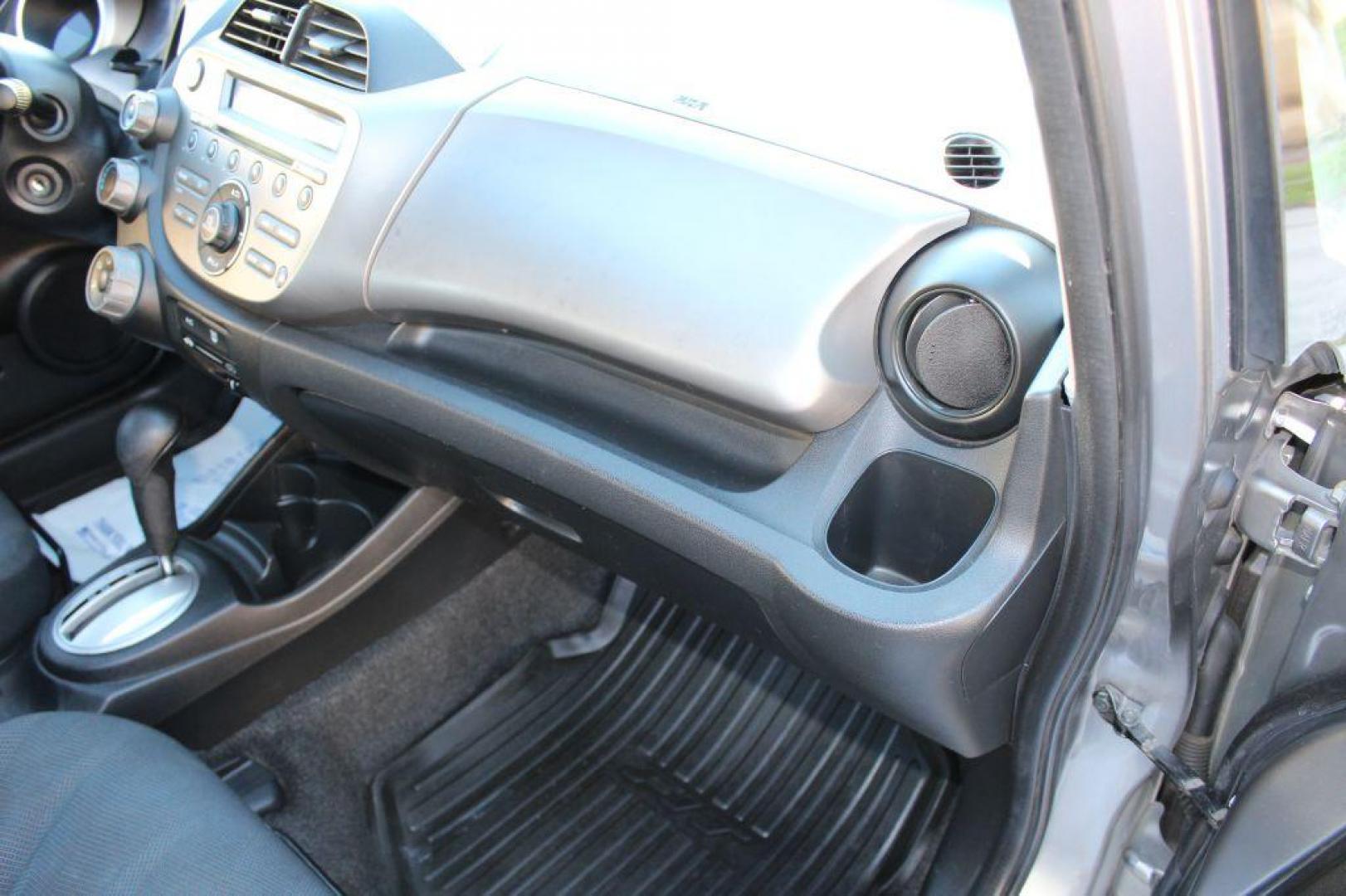 2009 SILVER HONDA FIT SPORT (JHMGE88479S) with an 1.5L engine, Automatic transmission, located at 6921 40th St N, Pinellas Park, FL, 33781, (727) 366-8136, 27.834944, -82.687653 - 1-Owner 2009 Honda Fit Sport with Low Miles, Bluetooth, AUX inputs and More. Fully Serviced and Ready to Go! Great First Vehicle, Small Commute Jobs or even Food Delivery Services. Clean CarFax History Report and A Florida Vehicle it's Whole Life. Very Well Maintained and great Service history Avai - Photo#19