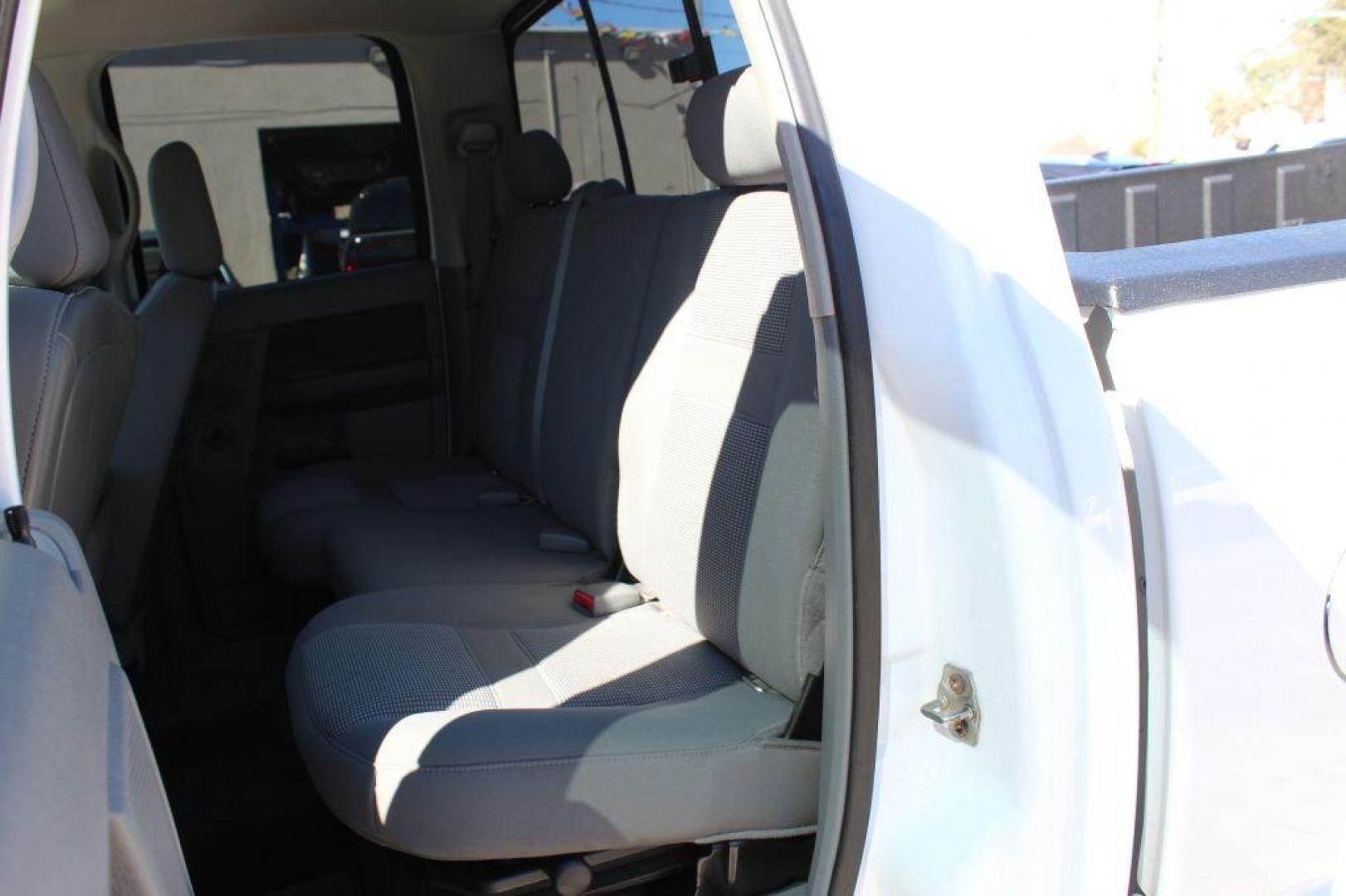 2007 WHITE DODGE RAM 2500 ST (3D7KR28A57G) with an 6.7L engine, 4-Speed Manual transmission, located at 6921 40th St N, Pinellas Park, FL, 33781, (727) 366-8136, 27.834944, -82.687653 - Photo#26