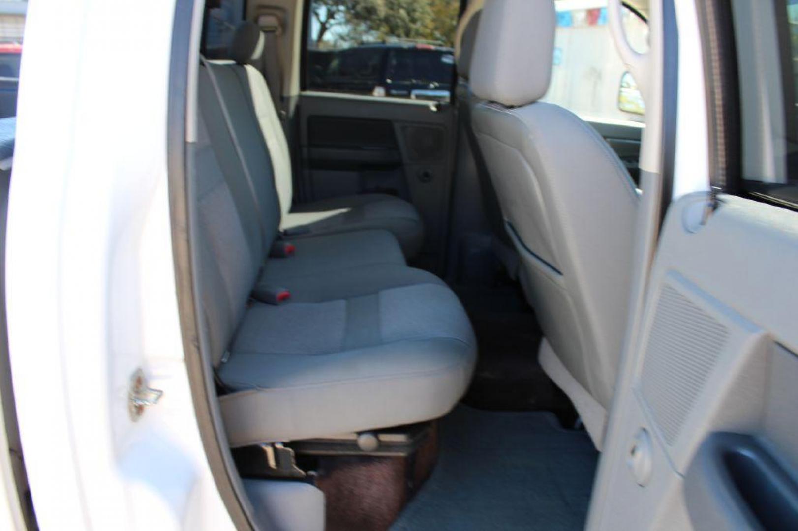 2007 WHITE DODGE RAM 2500 ST (3D7KR28A57G) with an 6.7L engine, 4-Speed Manual transmission, located at 6921 40th St N, Pinellas Park, FL, 33781, (727) 366-8136, 27.834944, -82.687653 - Photo#28
