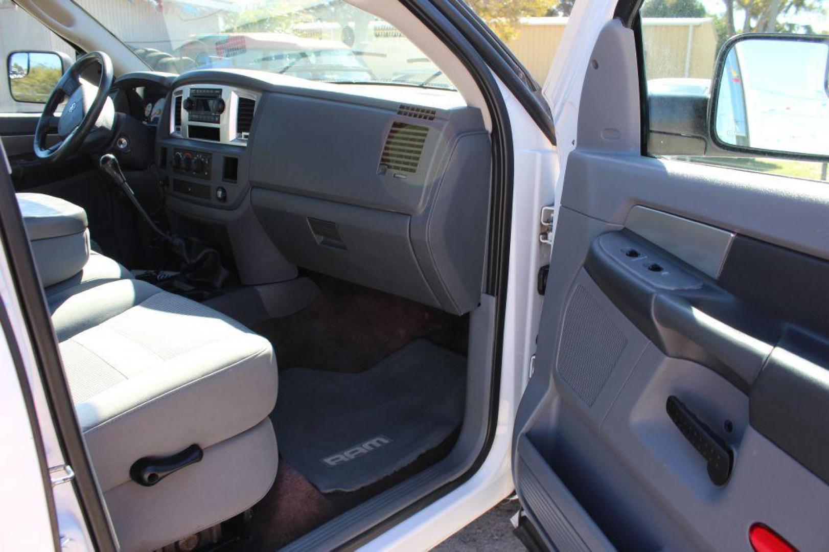 2007 WHITE DODGE RAM 2500 ST (3D7KR28A57G) with an 6.7L engine, 4-Speed Manual transmission, located at 6921 40th St N, Pinellas Park, FL, 33781, (727) 366-8136, 27.834944, -82.687653 - Photo#30