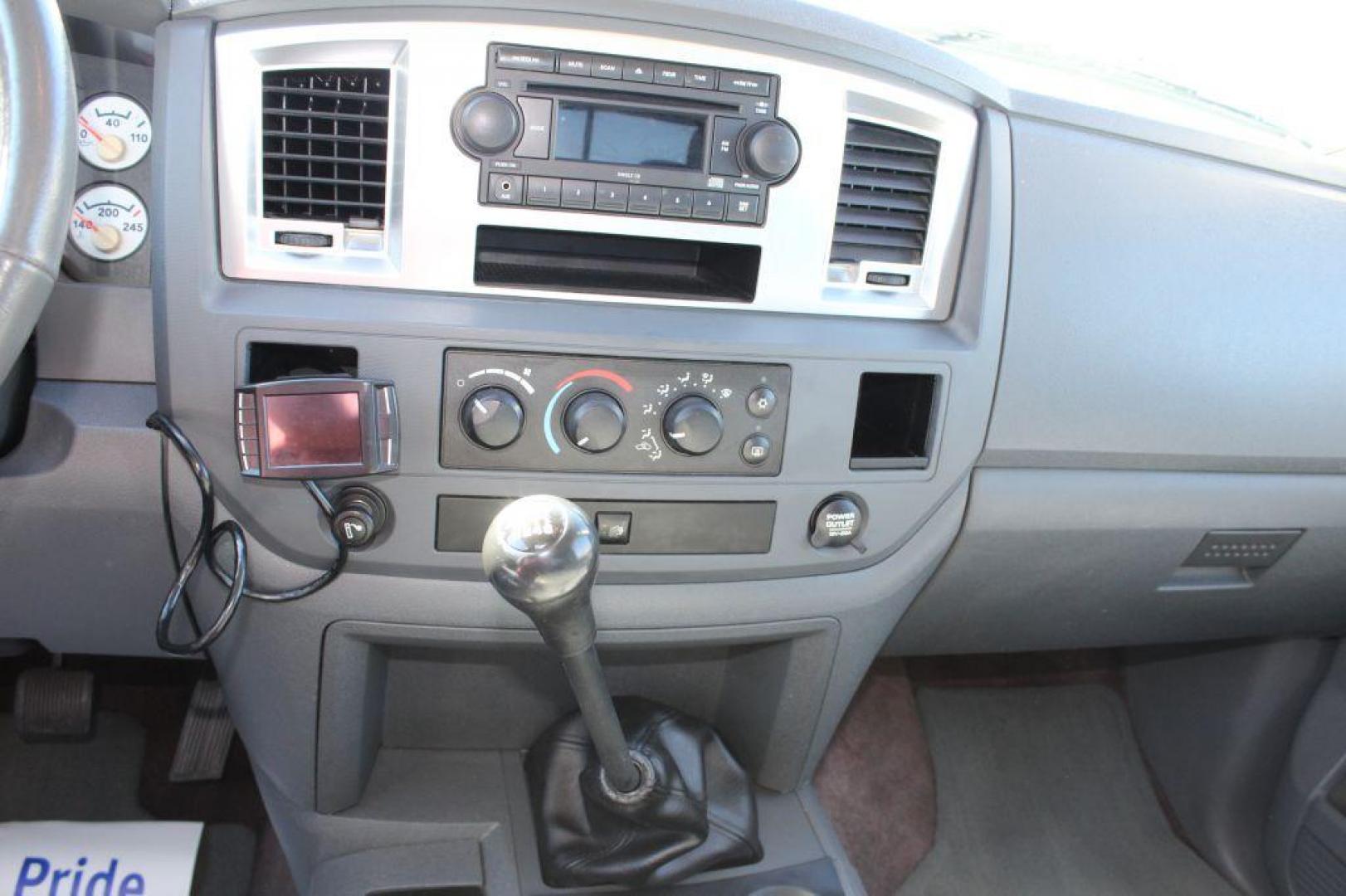 2007 WHITE DODGE RAM 2500 ST (3D7KR28A57G) with an 6.7L engine, 4-Speed Manual transmission, located at 6921 40th St N, Pinellas Park, FL, 33781, (727) 366-8136, 27.834944, -82.687653 - Photo#37