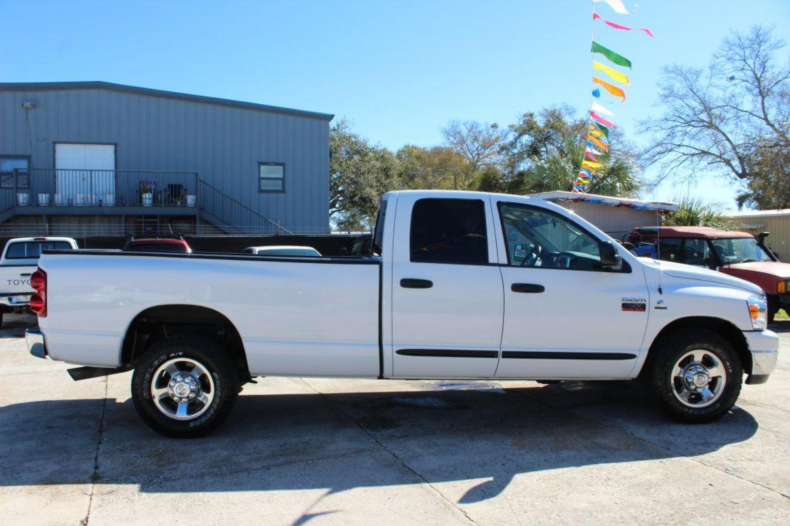 2007 WHITE DODGE RAM 2500 ST (3D7KR28A57G) with an 6.7L engine, 4-Speed Manual transmission, located at 6921 40th St N, Pinellas Park, FL, 33781, (727) 366-8136, 27.834944, -82.687653 - Photo#5