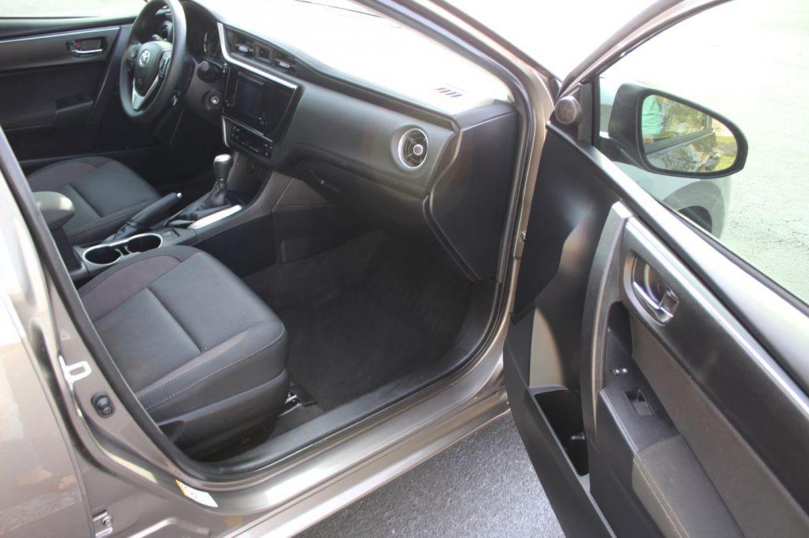 2019 GRAY TOYOTA COROLLA LE (2T1BURHE4KC) with an 1.8L engine, Continuously Variable transmission, located at 6921 40th St N, Pinellas Park, FL, 33781, (727) 366-8136, 27.834944, -82.687653 - Photo#18
