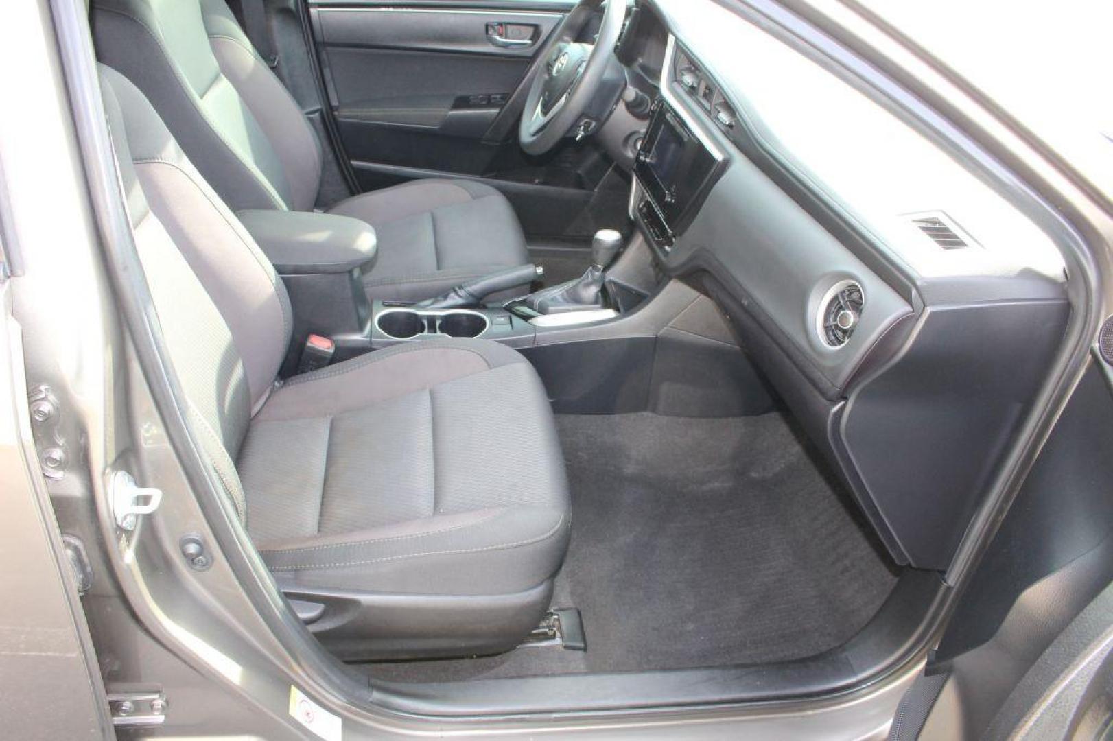 2019 GRAY TOYOTA COROLLA LE (2T1BURHE4KC) with an 1.8L engine, Continuously Variable transmission, located at 6921 40th St N, Pinellas Park, FL, 33781, (727) 366-8136, 27.834944, -82.687653 - Photo#19