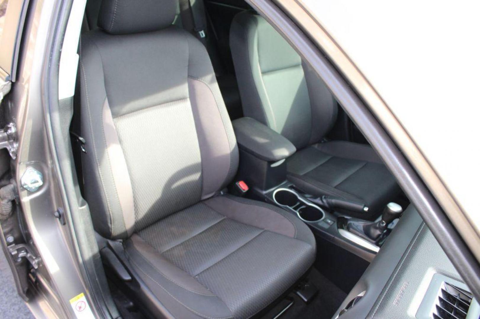 2019 GRAY TOYOTA COROLLA LE (2T1BURHE4KC) with an 1.8L engine, Continuously Variable transmission, located at 6921 40th St N, Pinellas Park, FL, 33781, (727) 366-8136, 27.834944, -82.687653 - Photo#20