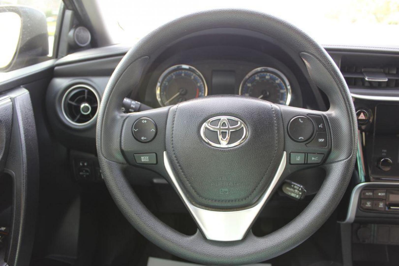 2019 GRAY TOYOTA COROLLA LE (2T1BURHE4KC) with an 1.8L engine, Continuously Variable transmission, located at 6921 40th St N, Pinellas Park, FL, 33781, (727) 366-8136, 27.834944, -82.687653 - Photo#26