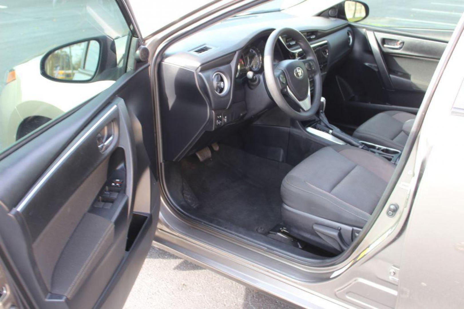 2019 GRAY TOYOTA COROLLA LE (2T1BURHE4KC) with an 1.8L engine, Continuously Variable transmission, located at 6921 40th St N, Pinellas Park, FL, 33781, (727) 366-8136, 27.834944, -82.687653 - Photo#8