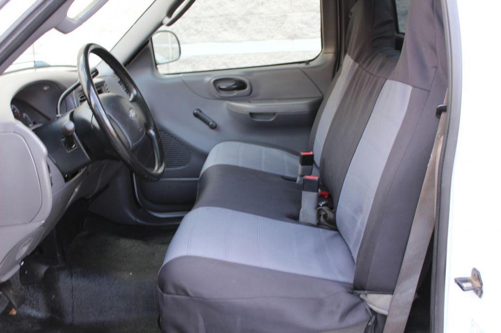 2004 WHITE FORD F-150 HERITAGE CLASSIC (2FTRF17274C) with an 4.2L engine, Automatic transmission, located at 6921 40th St N, Pinellas Park, FL, 33781, (727) 366-8136, 27.834944, -82.687653 - Photo#10