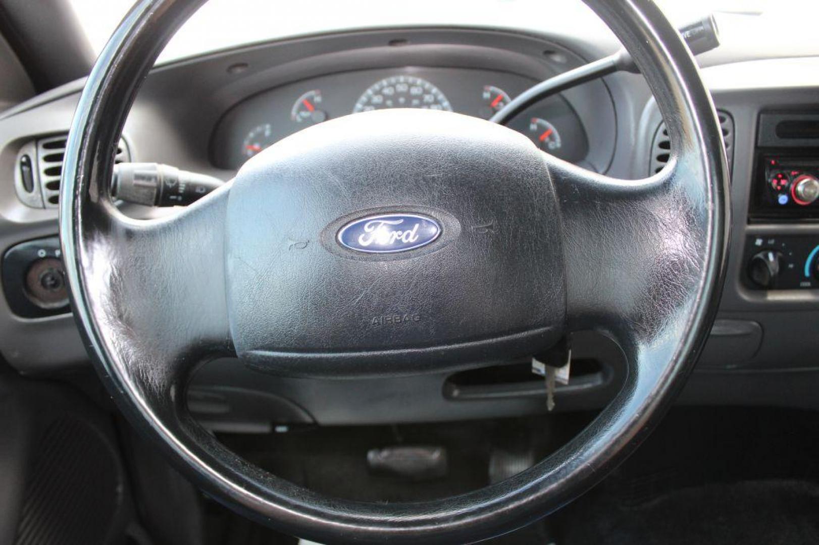 2004 WHITE FORD F-150 HERITAGE CLASSIC (2FTRF17274C) with an 4.2L engine, Automatic transmission, located at 6921 40th St N, Pinellas Park, FL, 33781, (727) 366-8136, 27.834944, -82.687653 - Photo#17