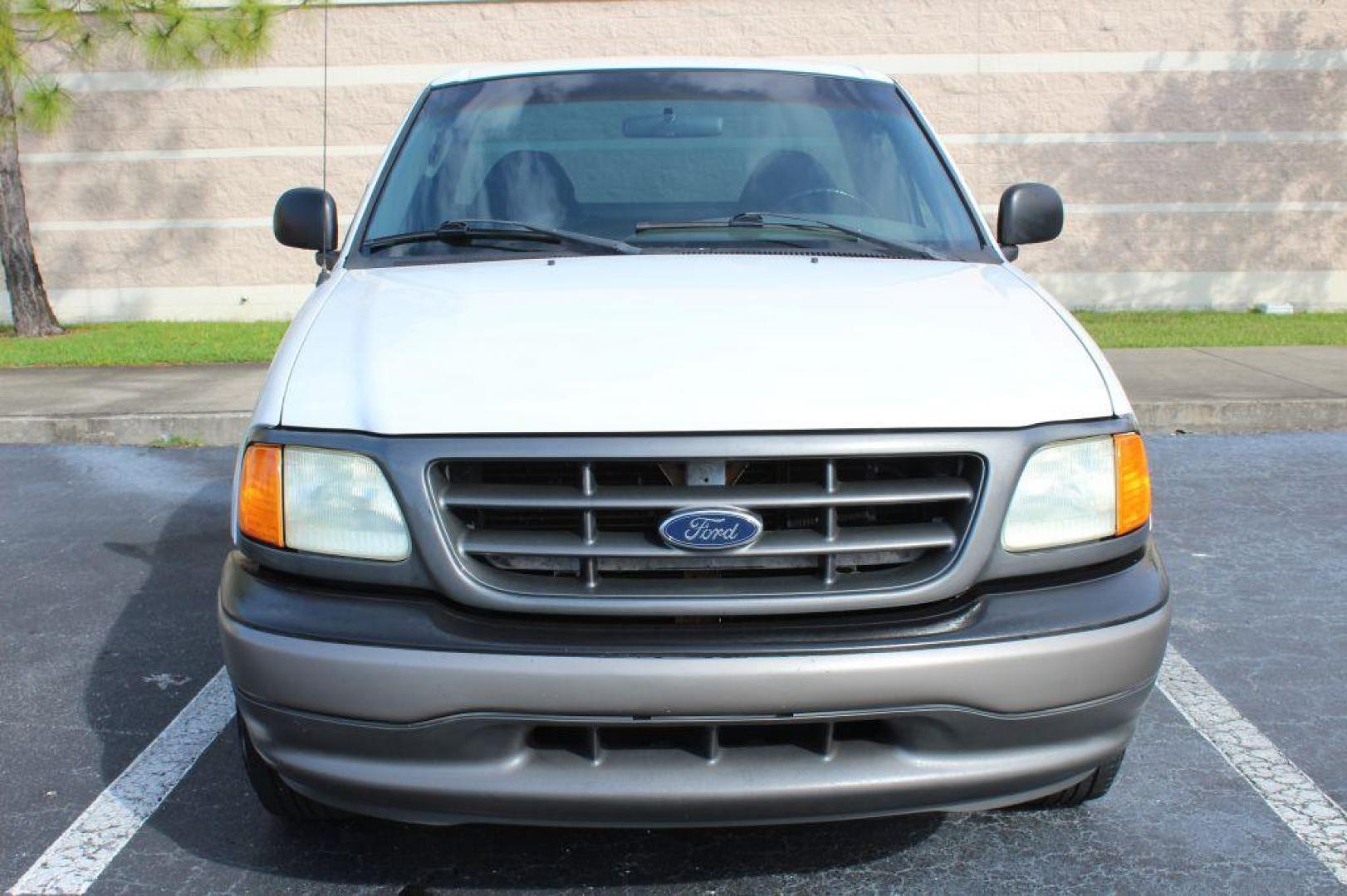 2004 WHITE FORD F-150 HERITAGE CLASSIC (2FTRF17274C) with an 4.2L engine, Automatic transmission, located at 6921 40th St N, Pinellas Park, FL, 33781, (727) 366-8136, 27.834944, -82.687653 - Photo#7