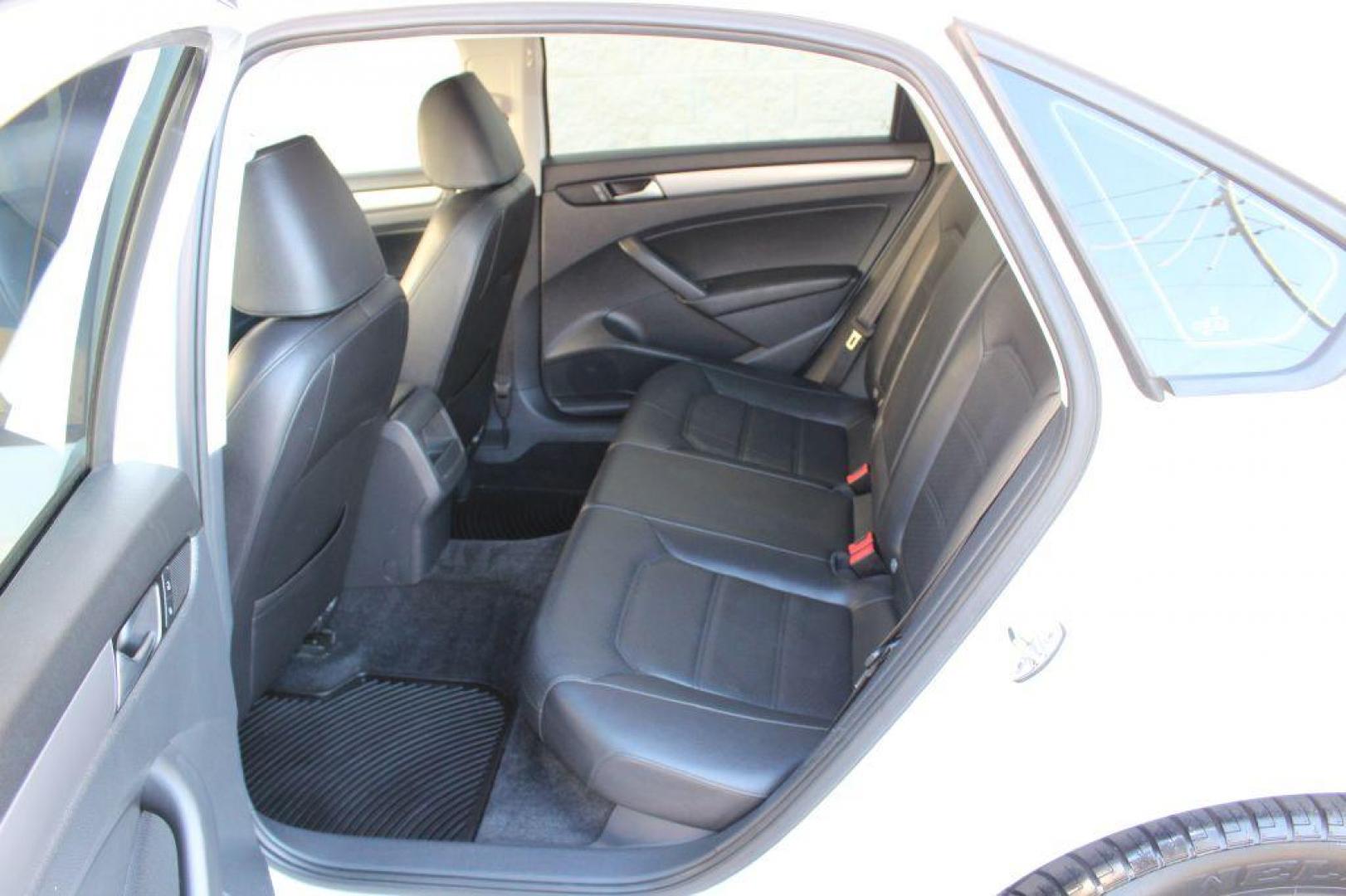 2015 WHITE VOLKSWAGEN PASSAT Wolfsburg (1VWAT7A33FC) with an 1.8L engine, Automatic transmission, located at 6921 40th St N, Pinellas Park, FL, 33781, (727) 366-8136, 27.834944, -82.687653 - Photo#14