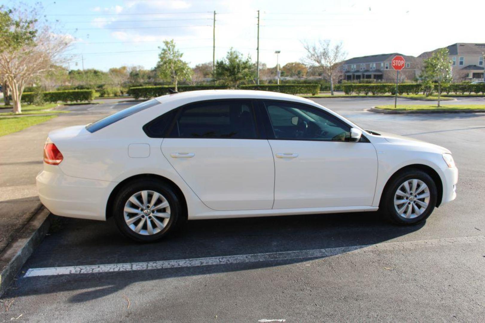 2015 WHITE VOLKSWAGEN PASSAT Wolfsburg (1VWAT7A33FC) with an 1.8L engine, Automatic transmission, located at 6921 40th St N, Pinellas Park, FL, 33781, (727) 366-8136, 27.834944, -82.687653 - Photo#5
