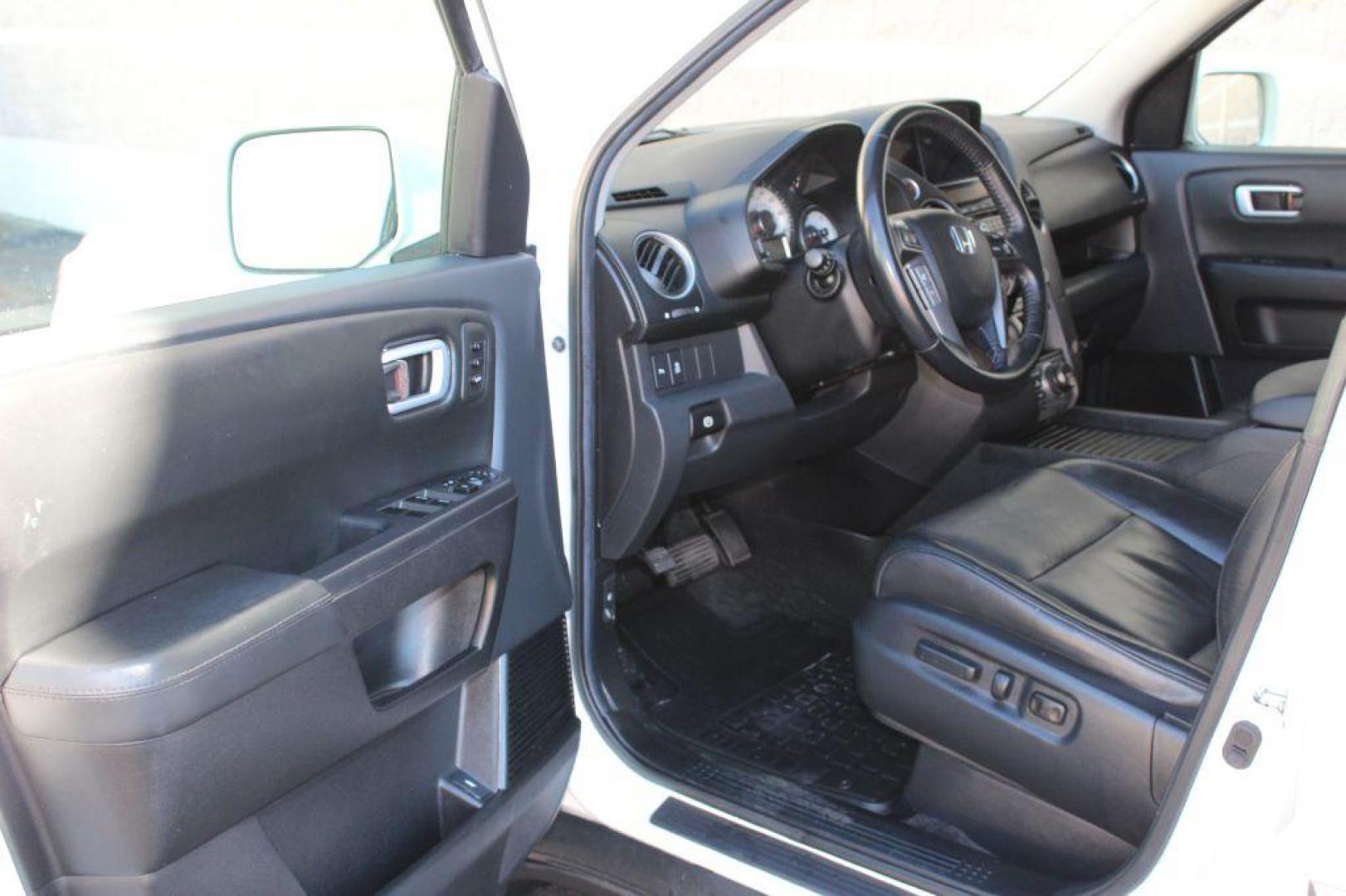 2012 WHITE HONDA PILOT TOURING (5FNYF4H97CB) with an 3.5L engine, Automatic transmission, located at 6921 40th St N, Pinellas Park, FL, 33781, (727) 366-8136, 27.834944, -82.687653 - ONE OWNER 2012 HONDA PILOT - Full Clean Carfax Report - Loaded with 3rd Row Seating, Black Leather Interior, All Wheel Drive, Built in Sun Shades on Back Windows, DVD Player with Headphones included, Navigation, Back Up Camera, Bluetooth and Aux input options, and MUCH MORE! Must See! *****100% T - Photo#15