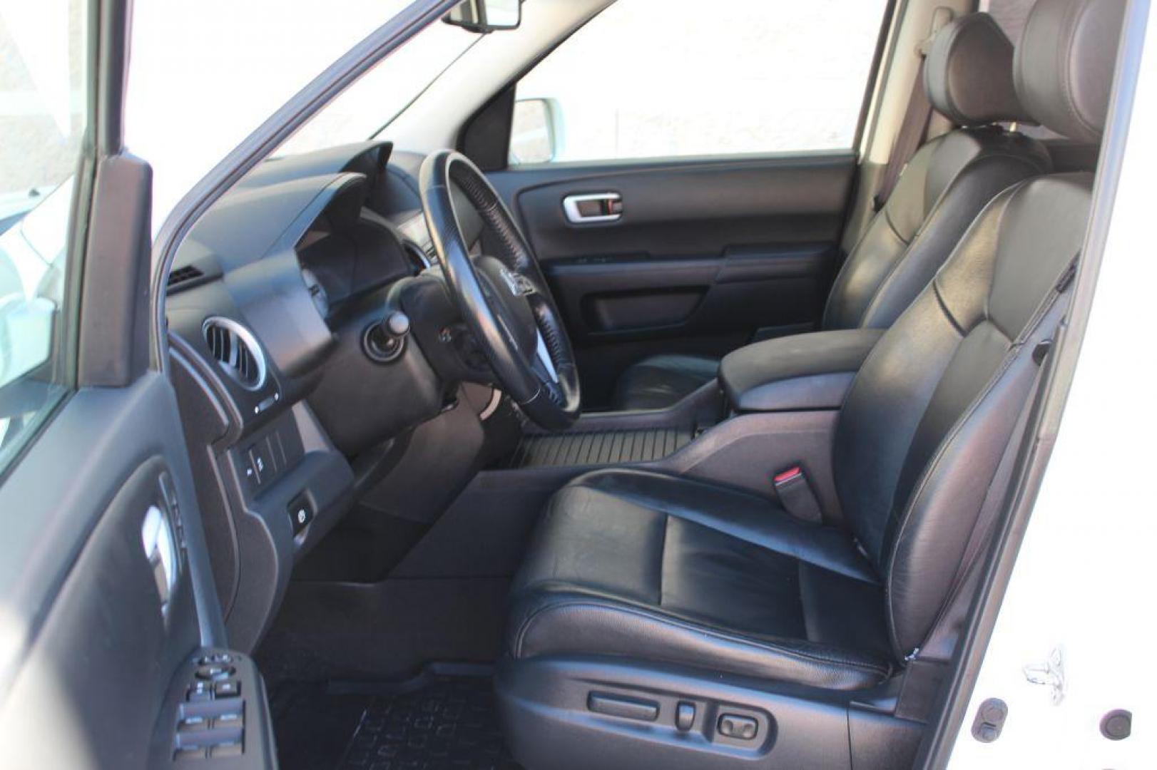 2012 WHITE HONDA PILOT TOURING (5FNYF4H97CB) with an 3.5L engine, Automatic transmission, located at 6921 40th St N, Pinellas Park, FL, 33781, (727) 366-8136, 27.834944, -82.687653 - ONE OWNER 2012 HONDA PILOT - Full Clean Carfax Report - Loaded with 3rd Row Seating, Black Leather Interior, All Wheel Drive, Built in Sun Shades on Back Windows, DVD Player with Headphones included, Navigation, Back Up Camera, Bluetooth and Aux input options, and MUCH MORE! Must See! *****100% T - Photo#16