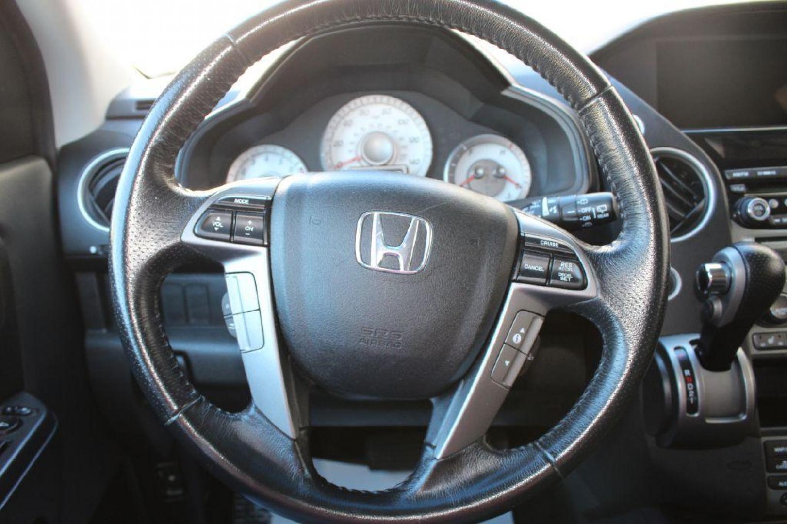 2012 WHITE HONDA PILOT TOURING (5FNYF4H97CB) with an 3.5L engine, Automatic transmission, located at 6921 40th St N, Pinellas Park, FL, 33781, (727) 366-8136, 27.834944, -82.687653 - ONE OWNER 2012 HONDA PILOT - Full Clean Carfax Report - Loaded with 3rd Row Seating, Black Leather Interior, All Wheel Drive, Built in Sun Shades on Back Windows, DVD Player with Headphones included, Navigation, Back Up Camera, Bluetooth and Aux input options, and MUCH MORE! Must See! *****100% T - Photo#37