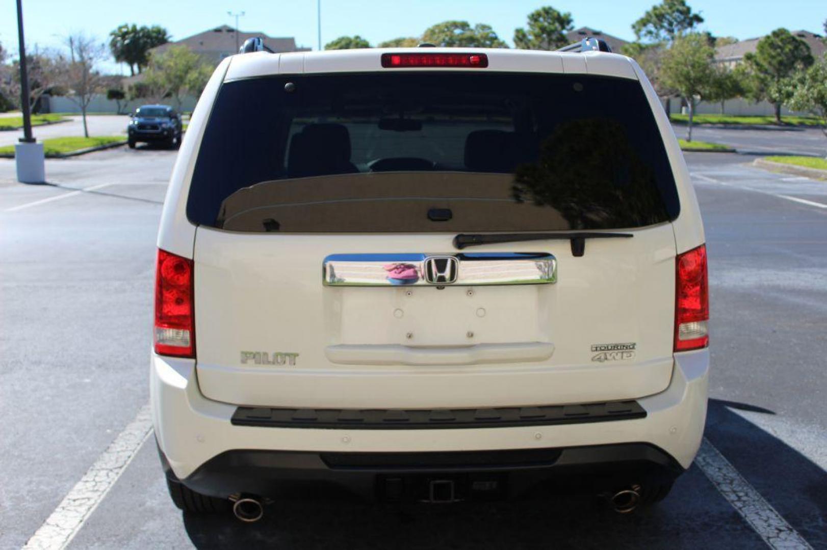 2012 WHITE HONDA PILOT TOURING (5FNYF4H97CB) with an 3.5L engine, Automatic transmission, located at 6921 40th St N, Pinellas Park, FL, 33781, (727) 366-8136, 27.834944, -82.687653 - ONE OWNER 2012 HONDA PILOT - Full Clean Carfax Report - Loaded with 3rd Row Seating, Black Leather Interior, All Wheel Drive, Built in Sun Shades on Back Windows, DVD Player with Headphones included, Navigation, Back Up Camera, Bluetooth and Aux input options, and MUCH MORE! Must See! *****100% T - Photo#3