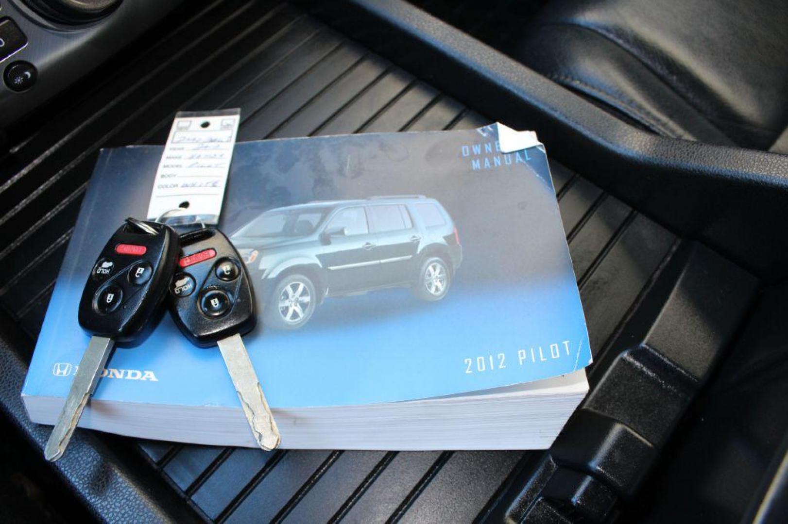 2012 WHITE HONDA PILOT TOURING (5FNYF4H97CB) with an 3.5L engine, Automatic transmission, located at 6921 40th St N, Pinellas Park, FL, 33781, (727) 366-8136, 27.834944, -82.687653 - ONE OWNER 2012 HONDA PILOT - Full Clean Carfax Report - Loaded with 3rd Row Seating, Black Leather Interior, All Wheel Drive, Built in Sun Shades on Back Windows, DVD Player with Headphones included, Navigation, Back Up Camera, Bluetooth and Aux input options, and MUCH MORE! Must See! *****100% T - Photo#47