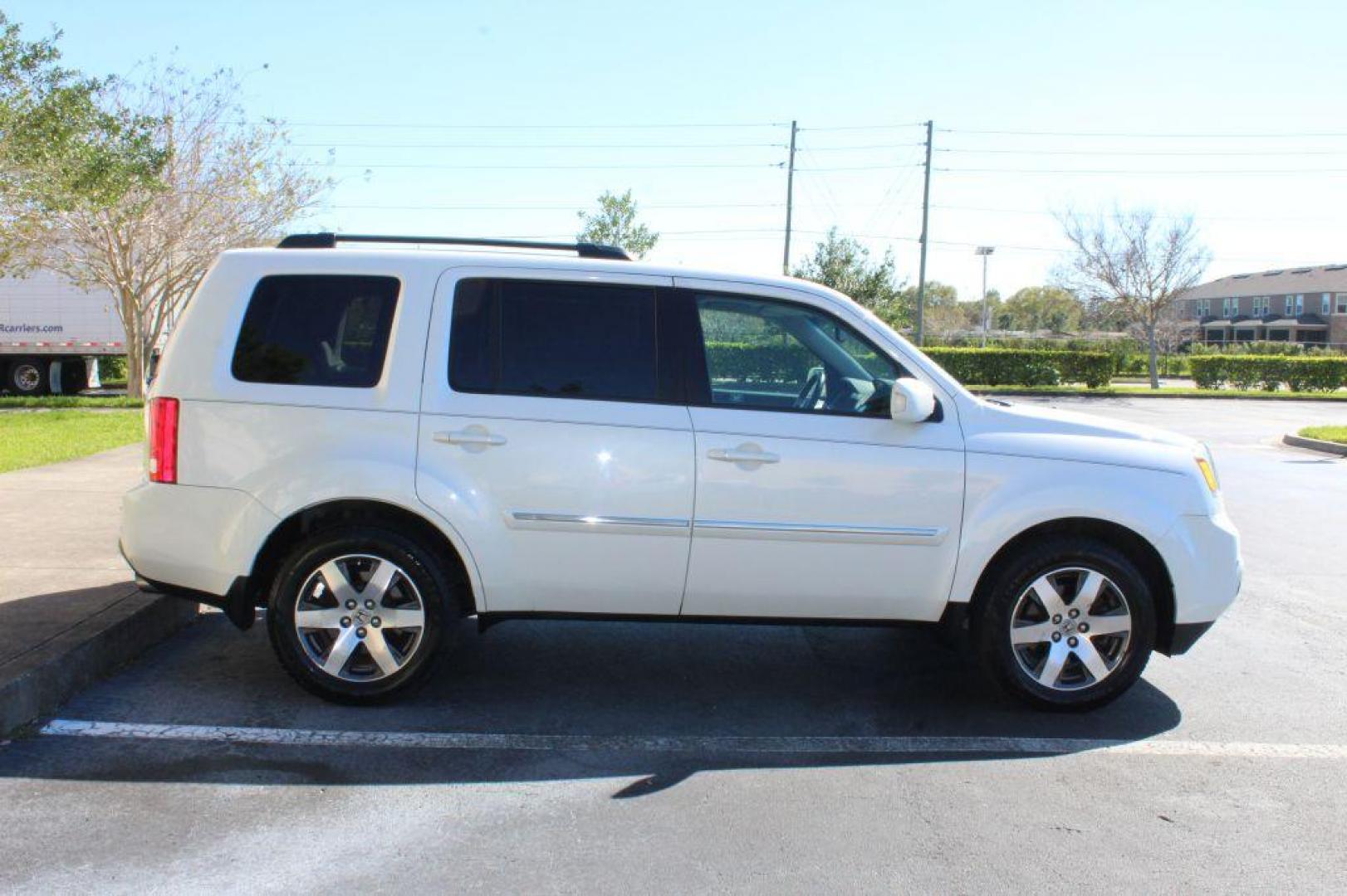 2012 WHITE HONDA PILOT TOURING (5FNYF4H97CB) with an 3.5L engine, Automatic transmission, located at 6921 40th St N, Pinellas Park, FL, 33781, (727) 366-8136, 27.834944, -82.687653 - ONE OWNER 2012 HONDA PILOT - Full Clean Carfax Report - Loaded with 3rd Row Seating, Black Leather Interior, All Wheel Drive, Built in Sun Shades on Back Windows, DVD Player with Headphones included, Navigation, Back Up Camera, Bluetooth and Aux input options, and MUCH MORE! Must See! *****100% T - Photo#5